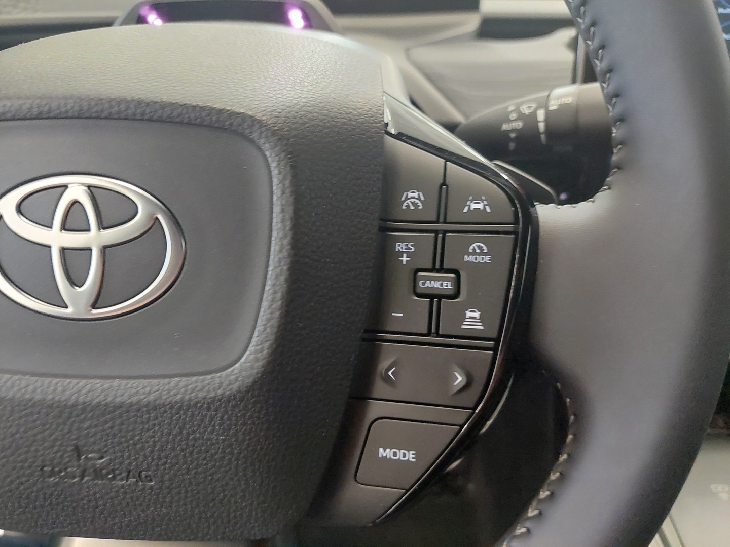 TOYOTA C-HR+ 19