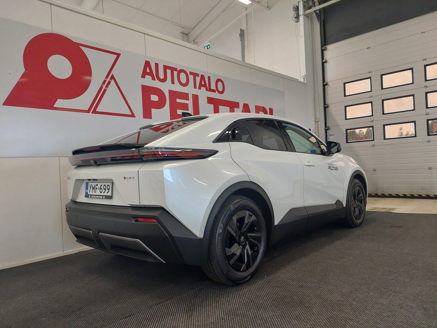 TOYOTA C-HR+ 5