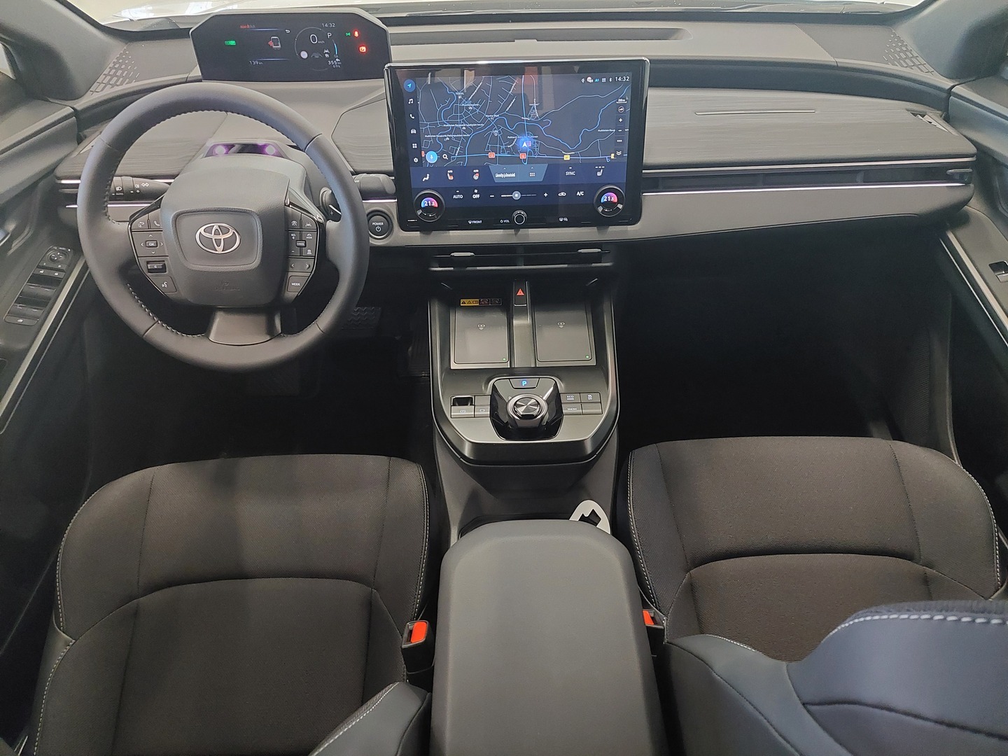 TOYOTA C-HR+ 7