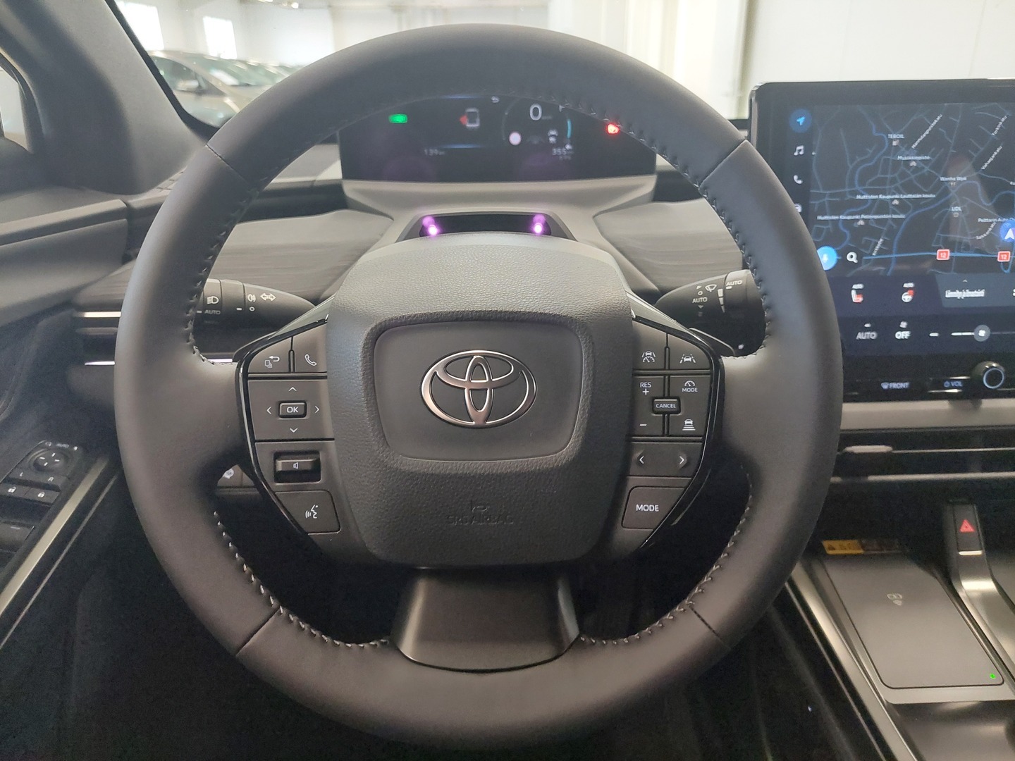 TOYOTA C-HR+ 9