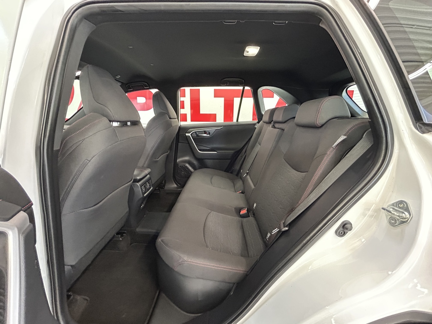 TOYOTA RAV4 Plug-in 11