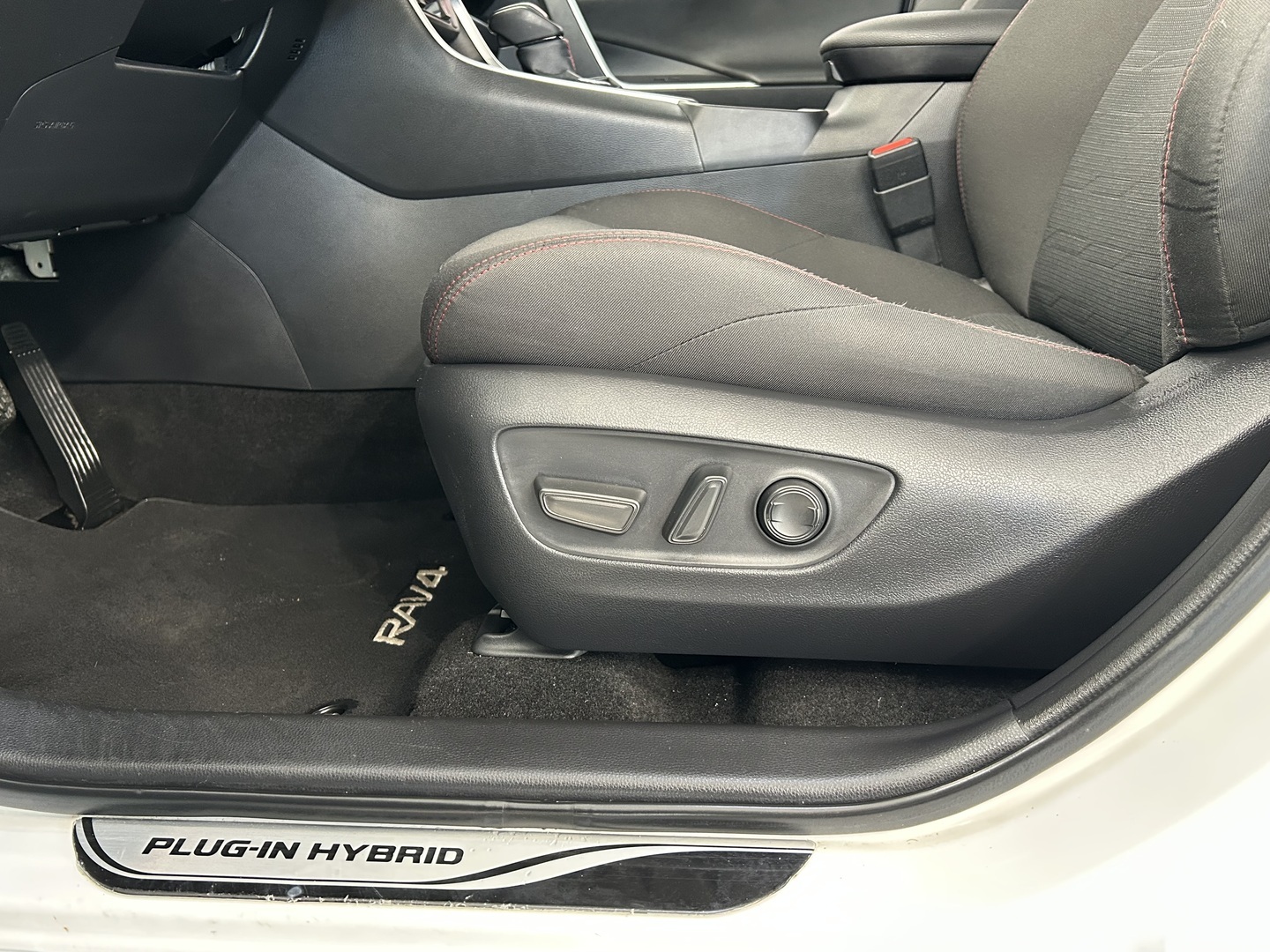 TOYOTA RAV4 Plug-in 24