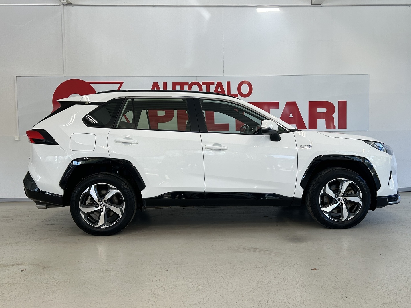 TOYOTA RAV4 Plug-in 6