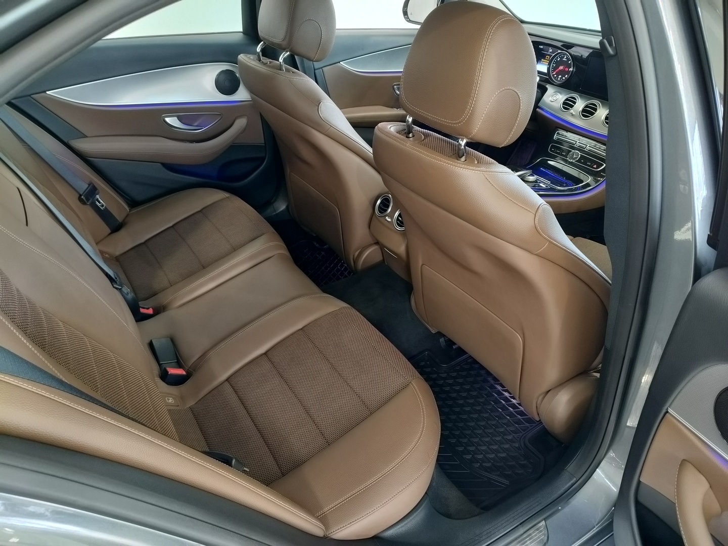 MERCEDES-BENZ E 26