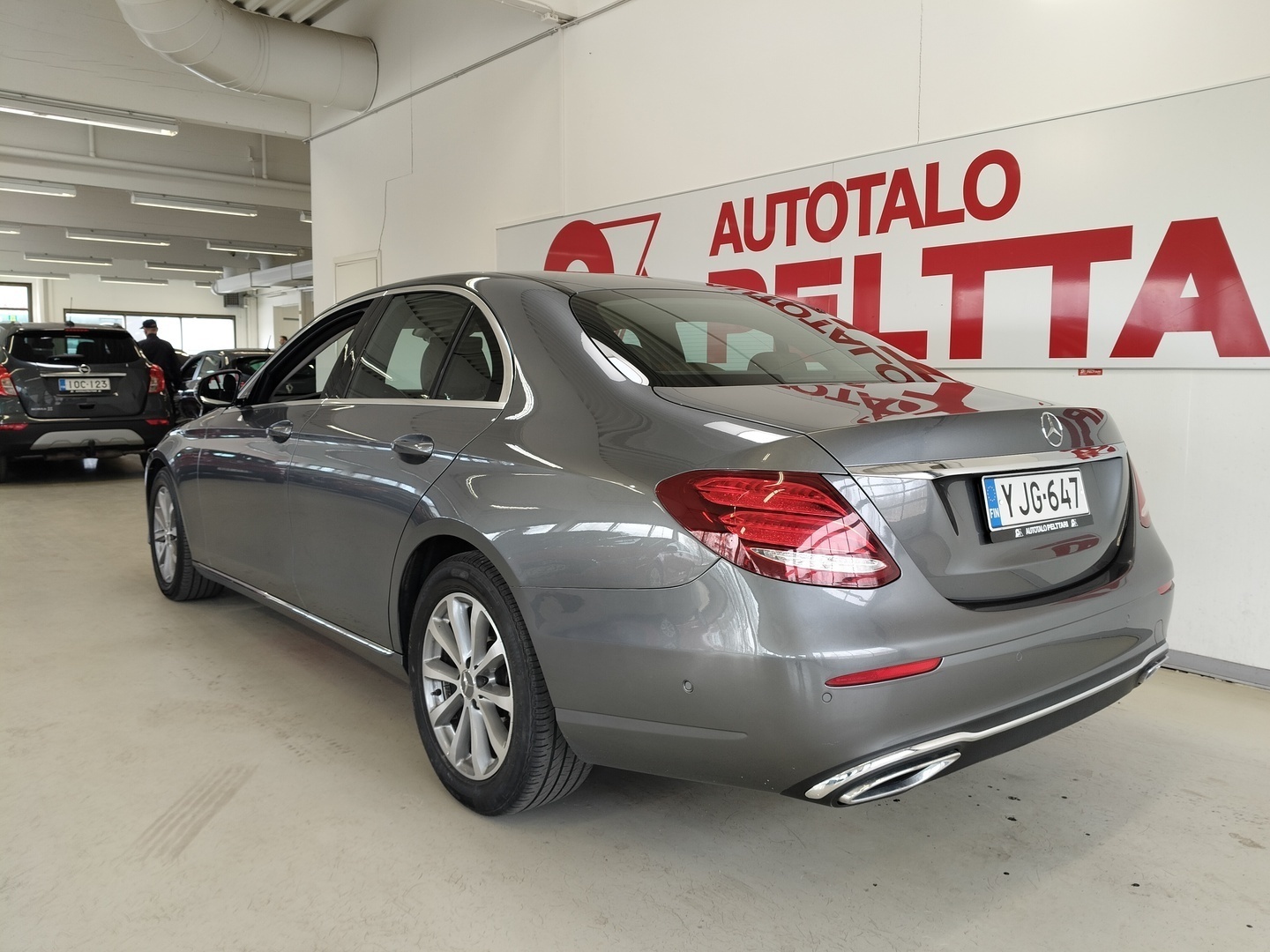 MERCEDES-BENZ E 4