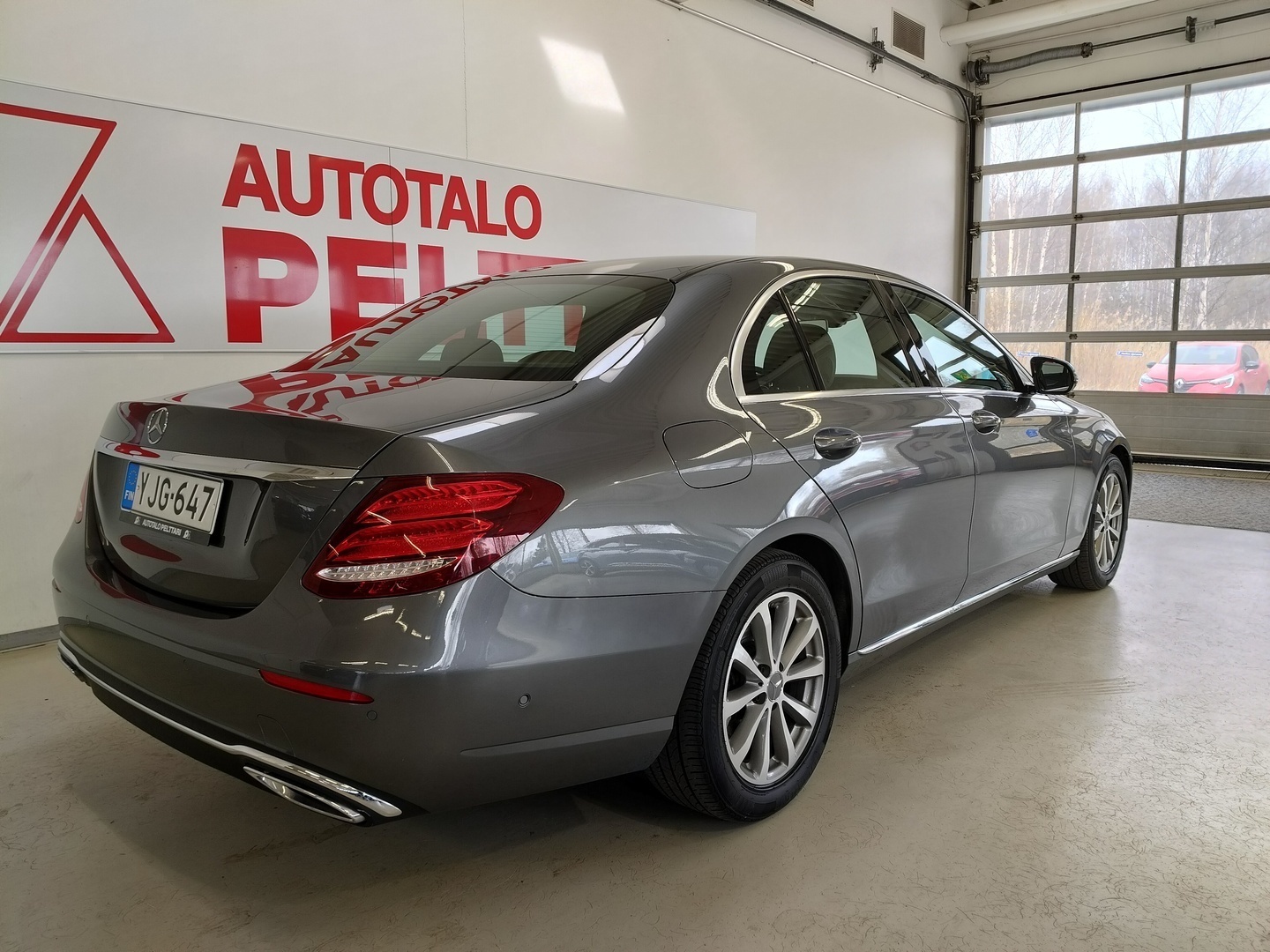 MERCEDES-BENZ E 6