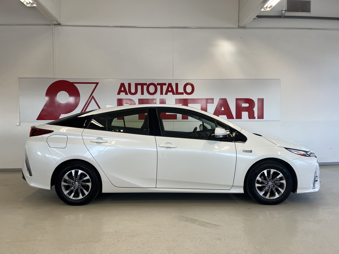 TOYOTA PRIUS 4