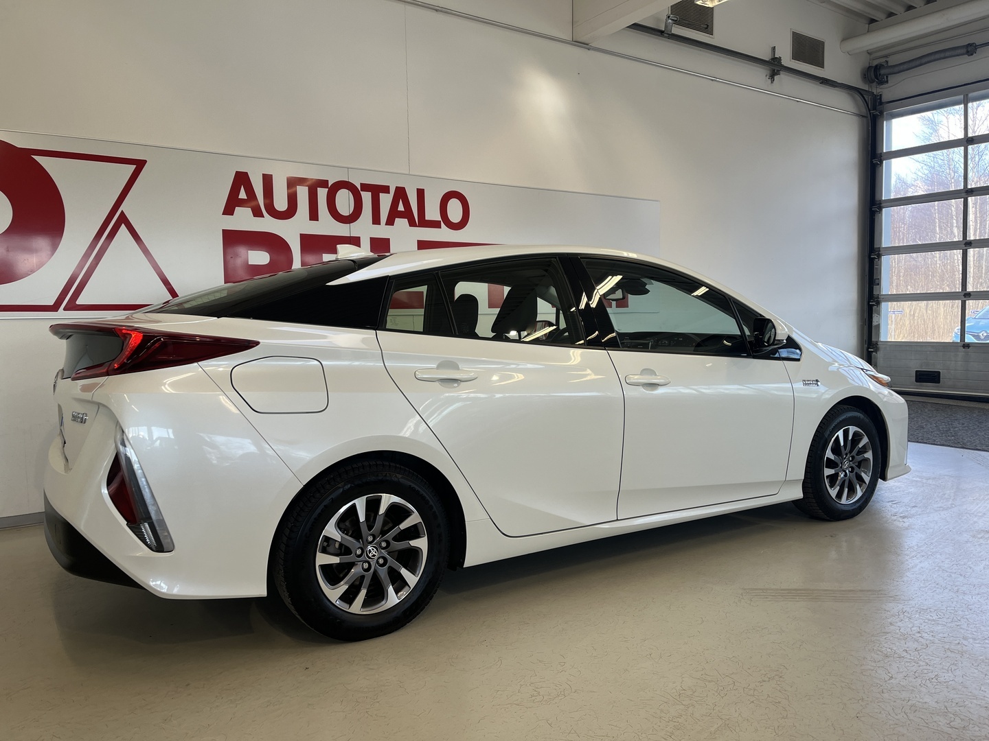 TOYOTA PRIUS 5