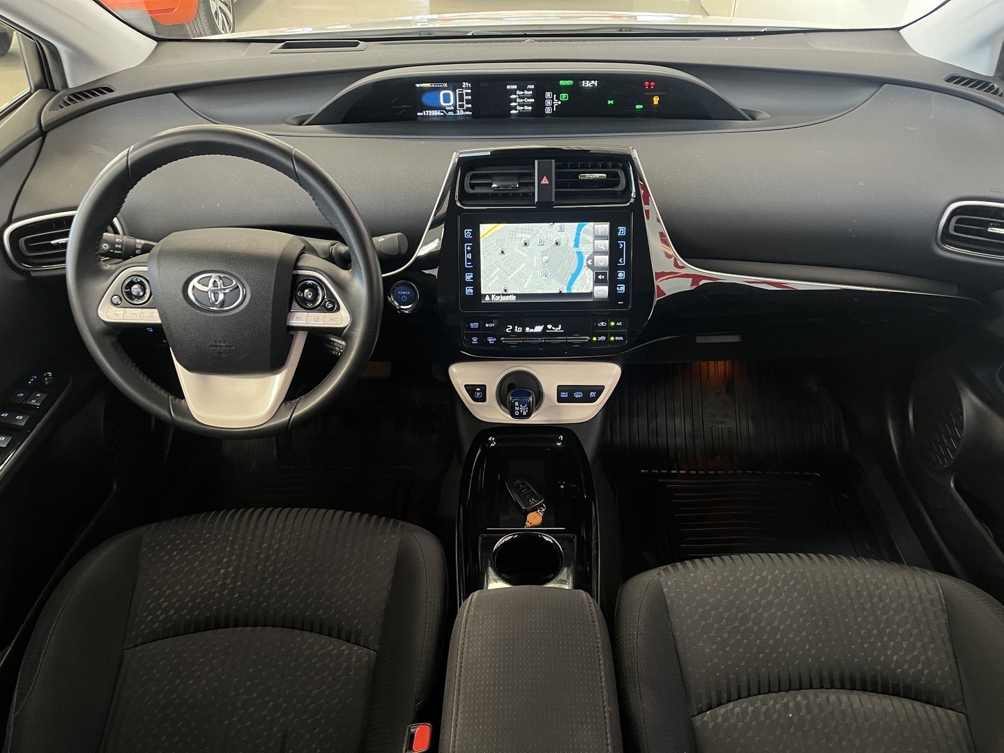 TOYOTA PRIUS 8