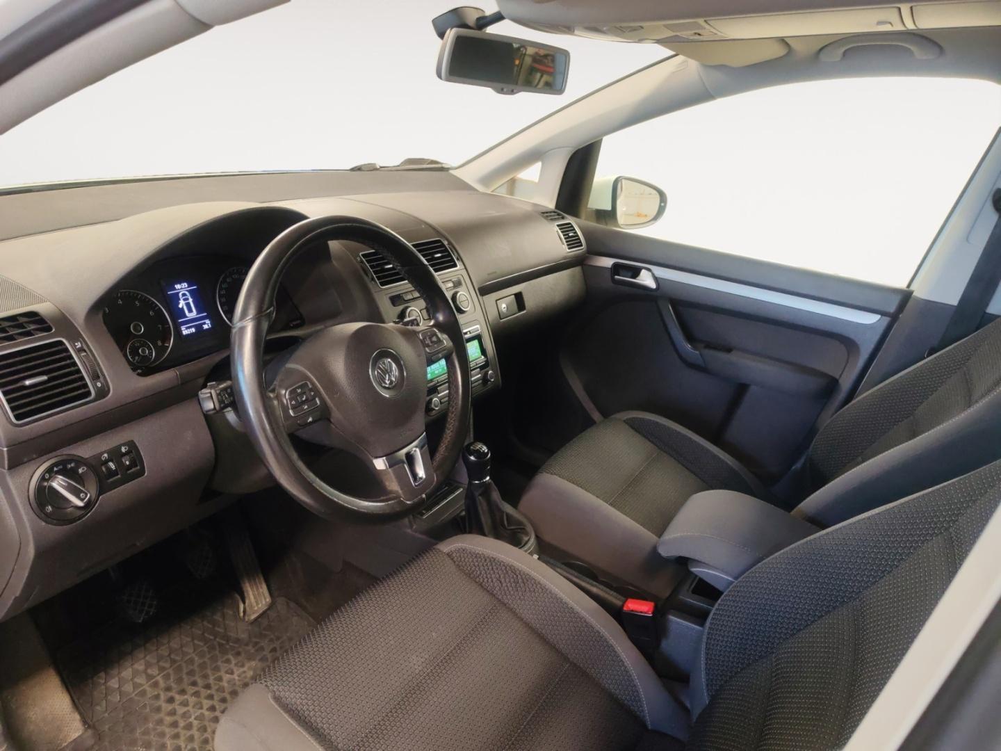 VOLKSWAGEN Touran 2014