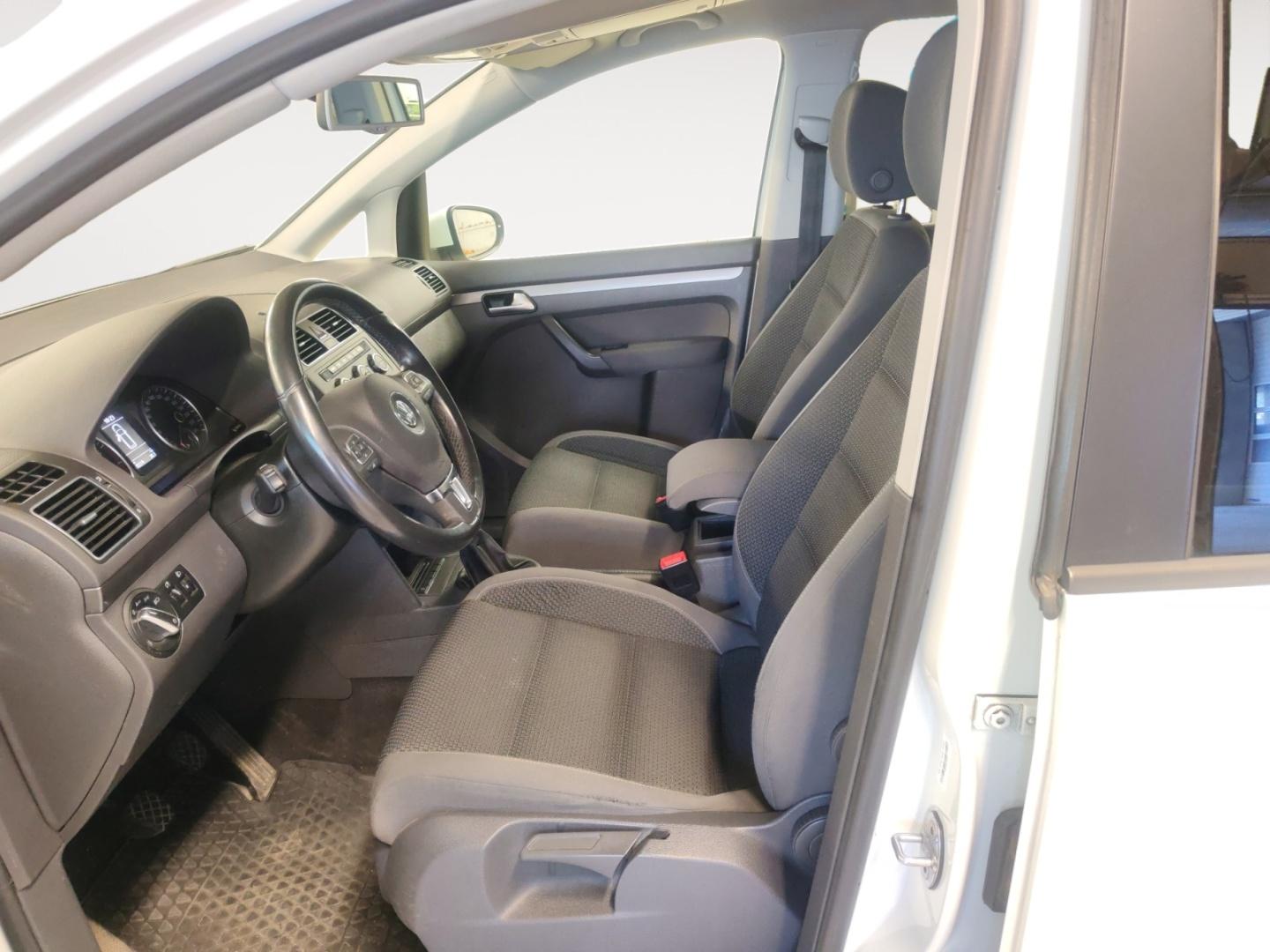 VOLKSWAGEN Touran 2014