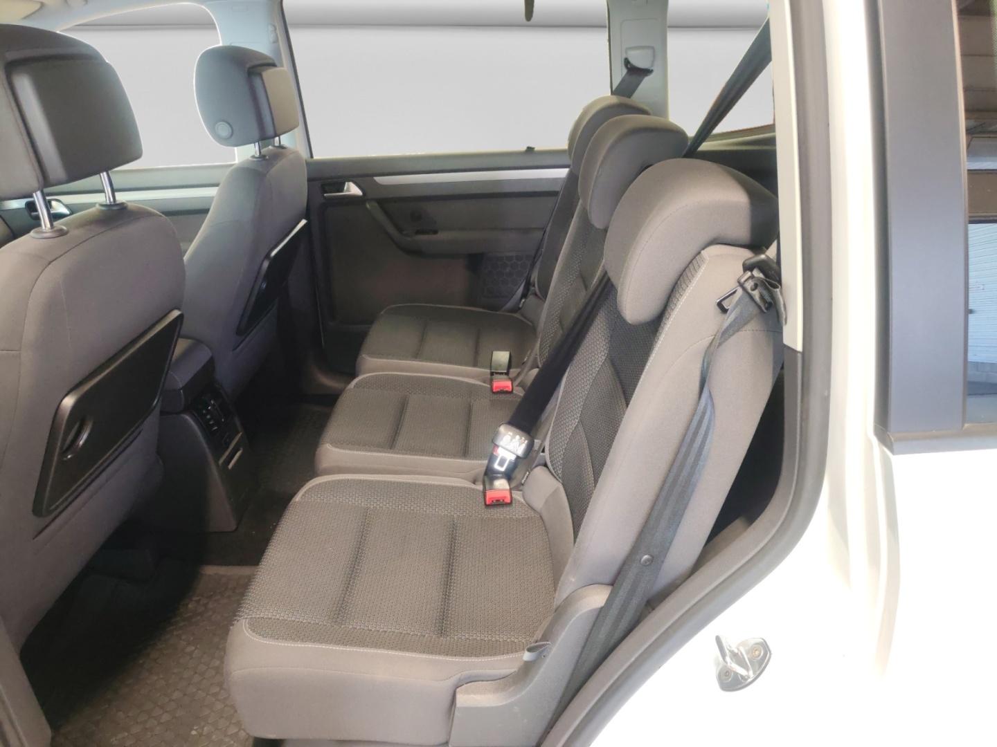 VOLKSWAGEN Touran 2014