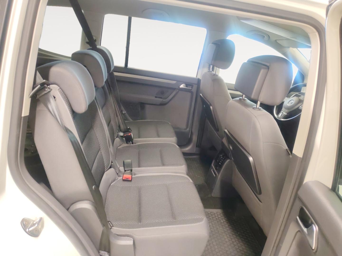 VOLKSWAGEN Touran 2014
