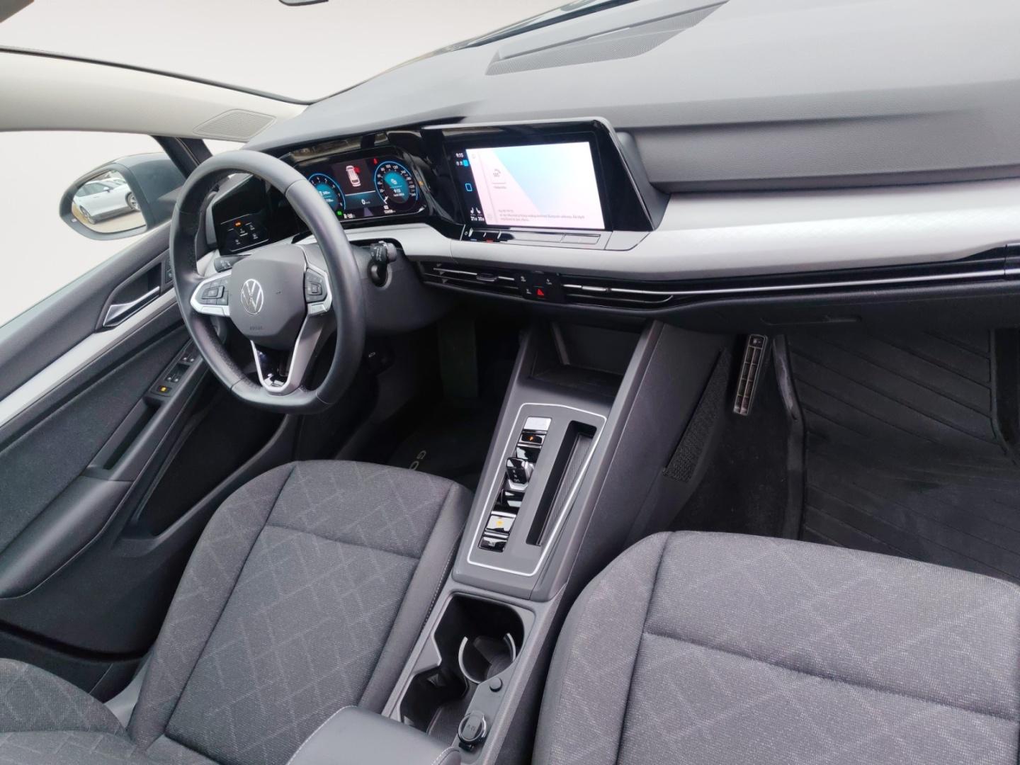 VOLKSWAGEN Golf 2023