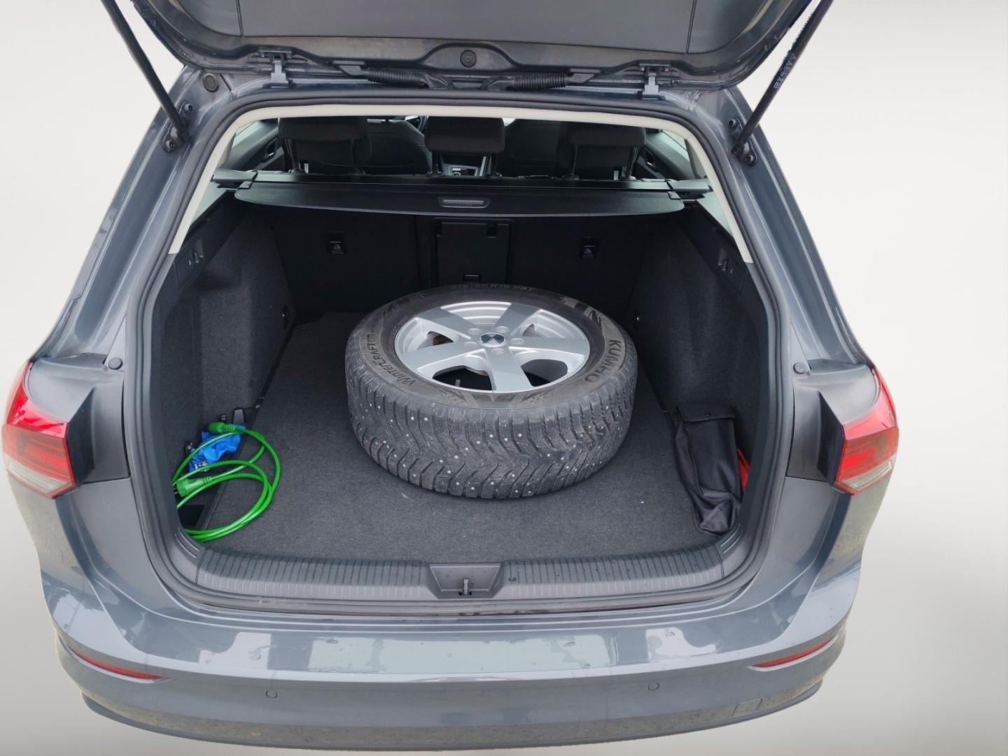 VOLKSWAGEN Golf 2023