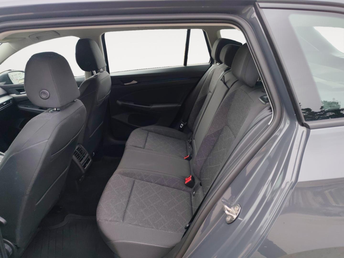 VOLKSWAGEN Golf 2023