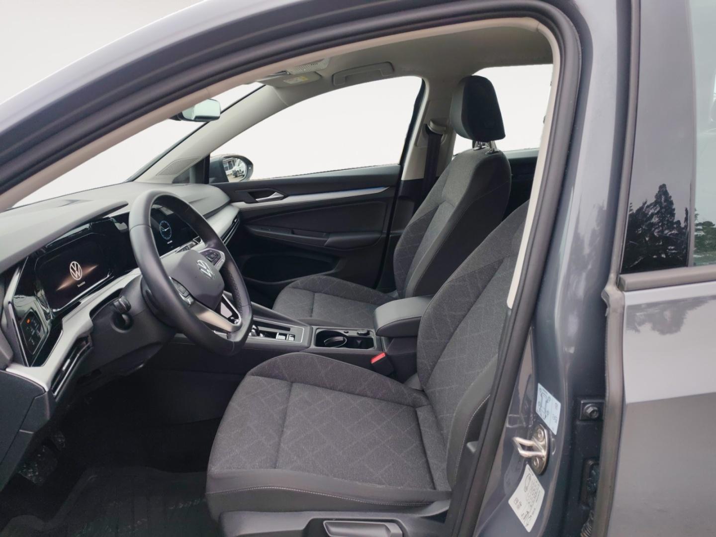 VOLKSWAGEN Golf 2023