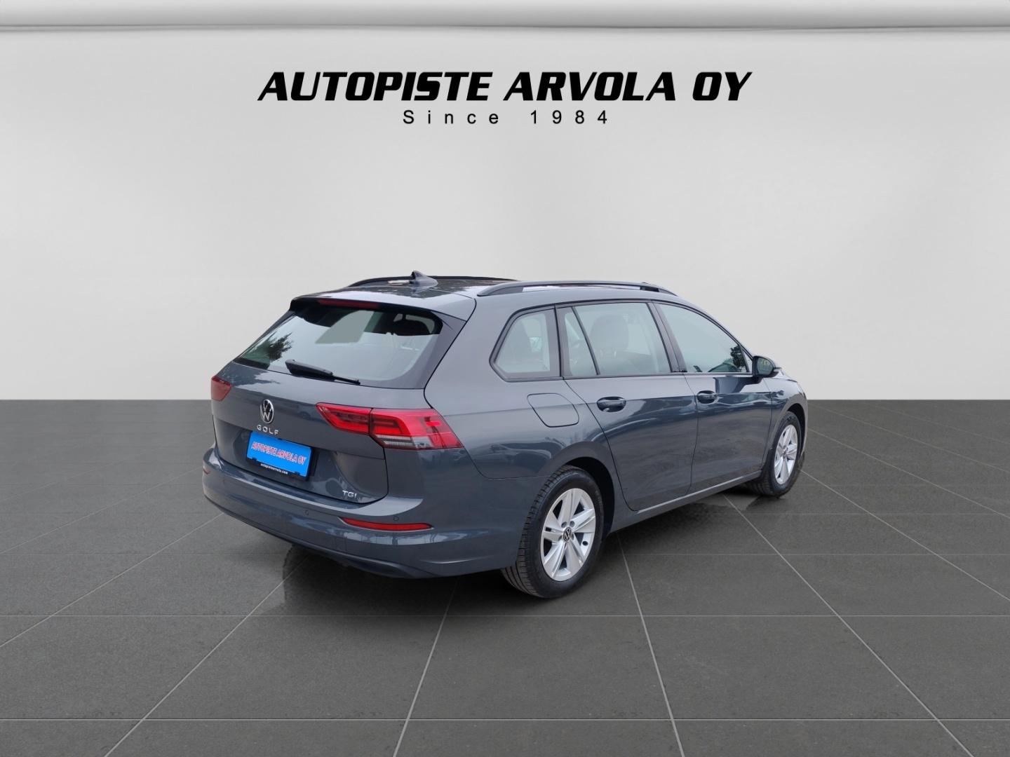 VOLKSWAGEN Golf 2023