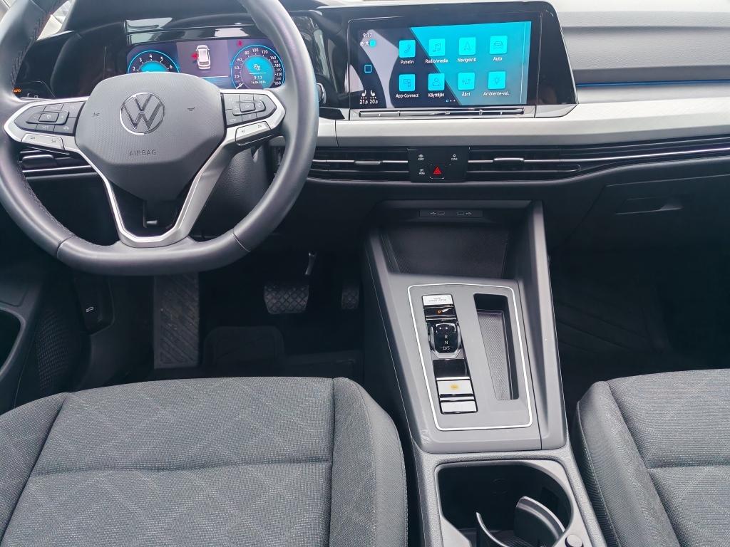 VOLKSWAGEN Golf 2023