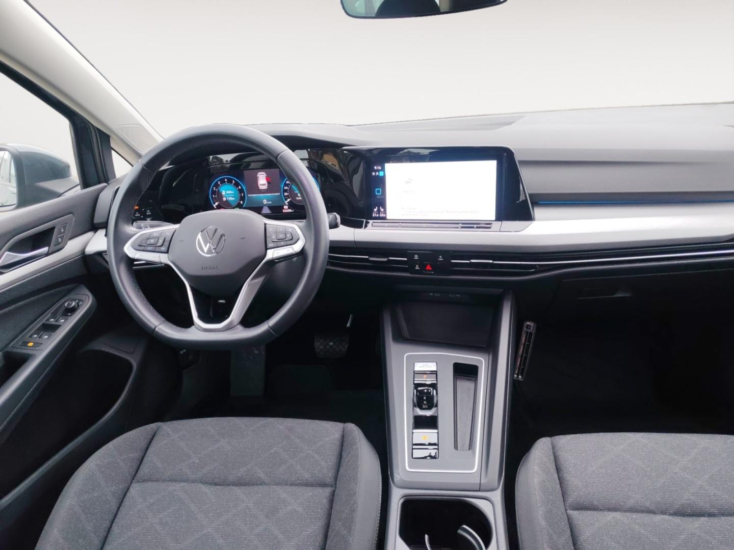 VOLKSWAGEN Golf 2023