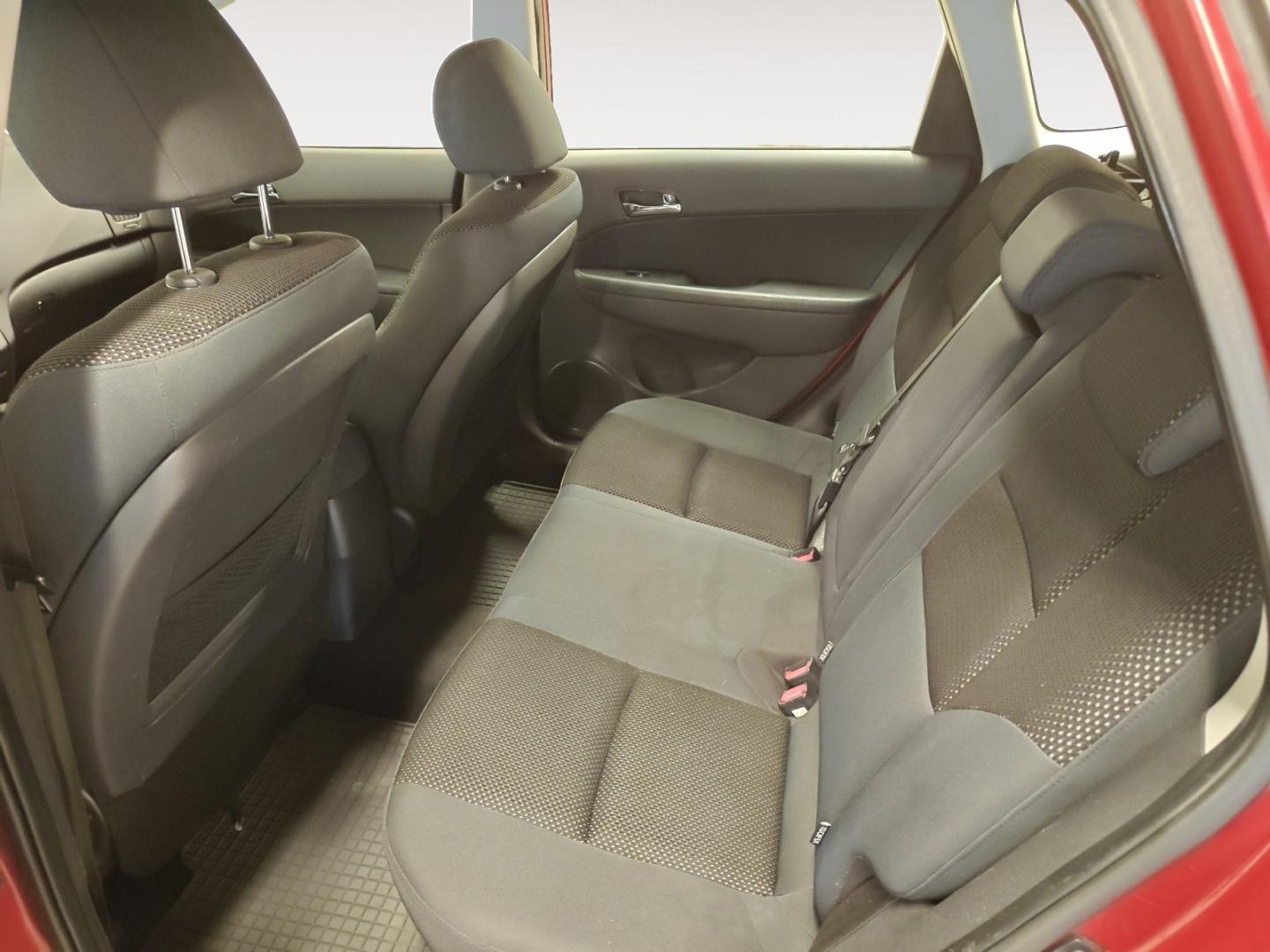 HYUNDAI i30 2010