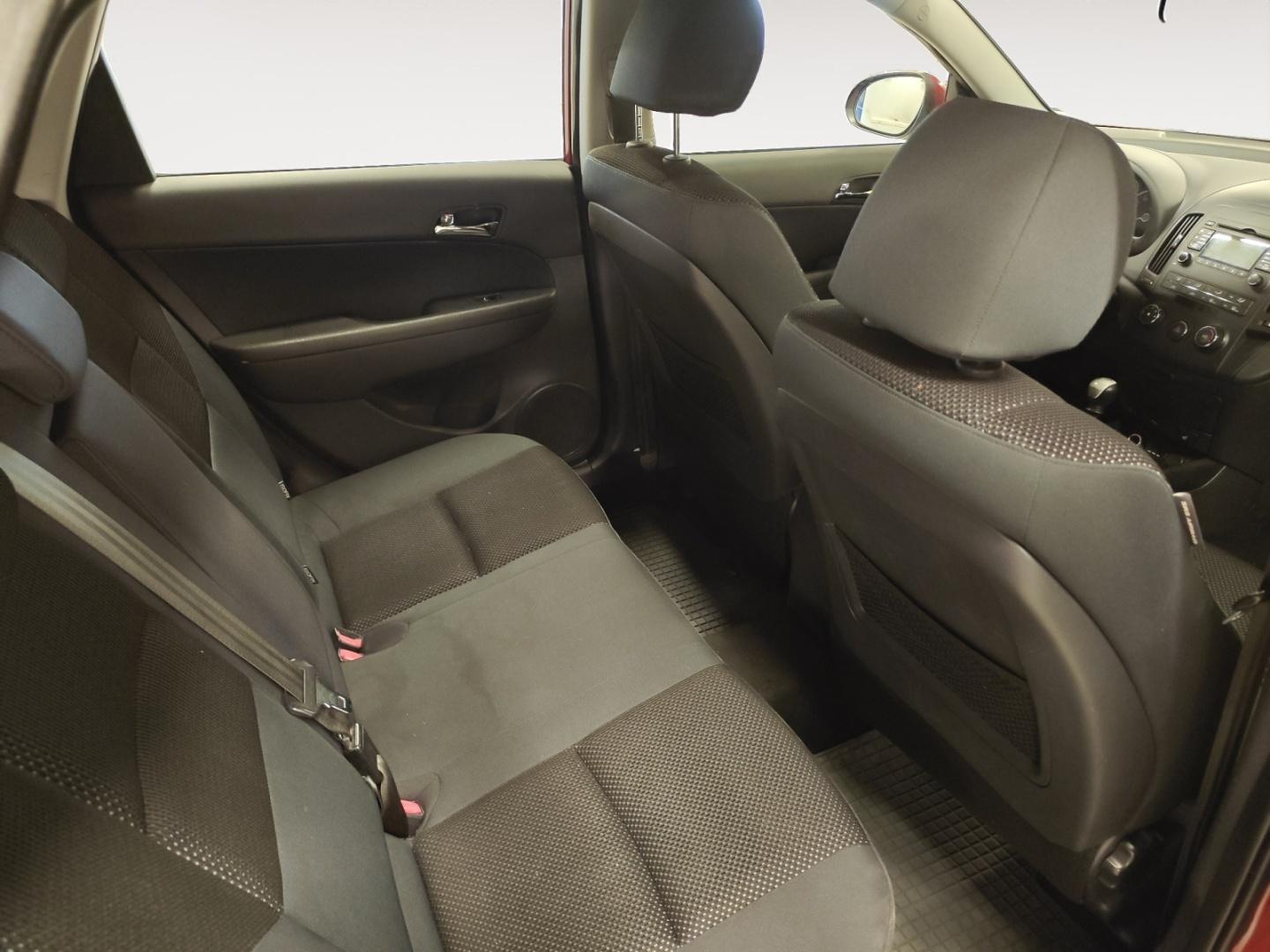HYUNDAI i30 2010