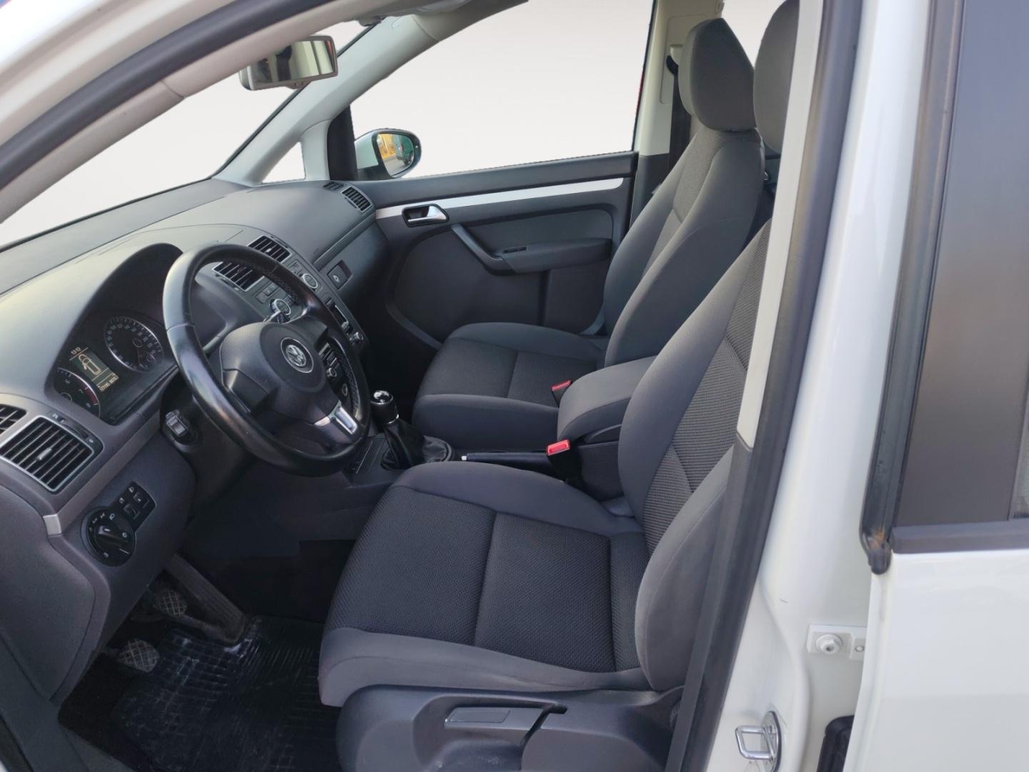 VOLKSWAGEN Touran 2014