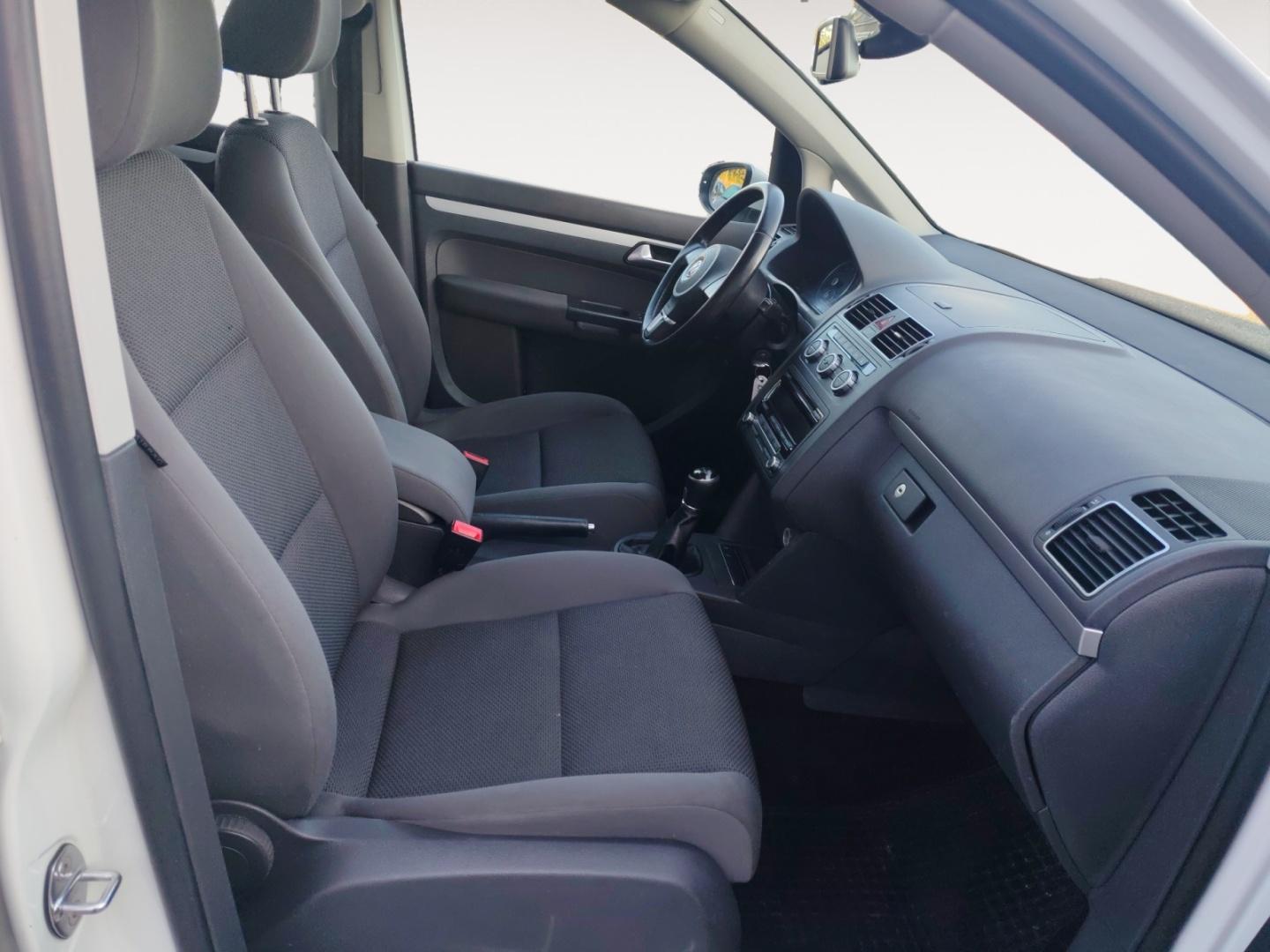 VOLKSWAGEN Touran 2014