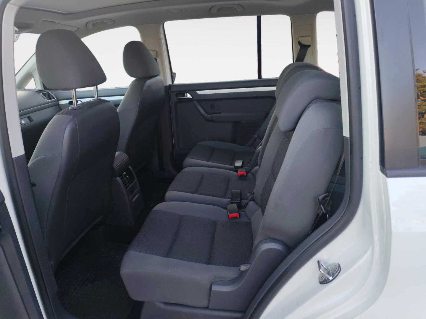 VOLKSWAGEN Touran 2014