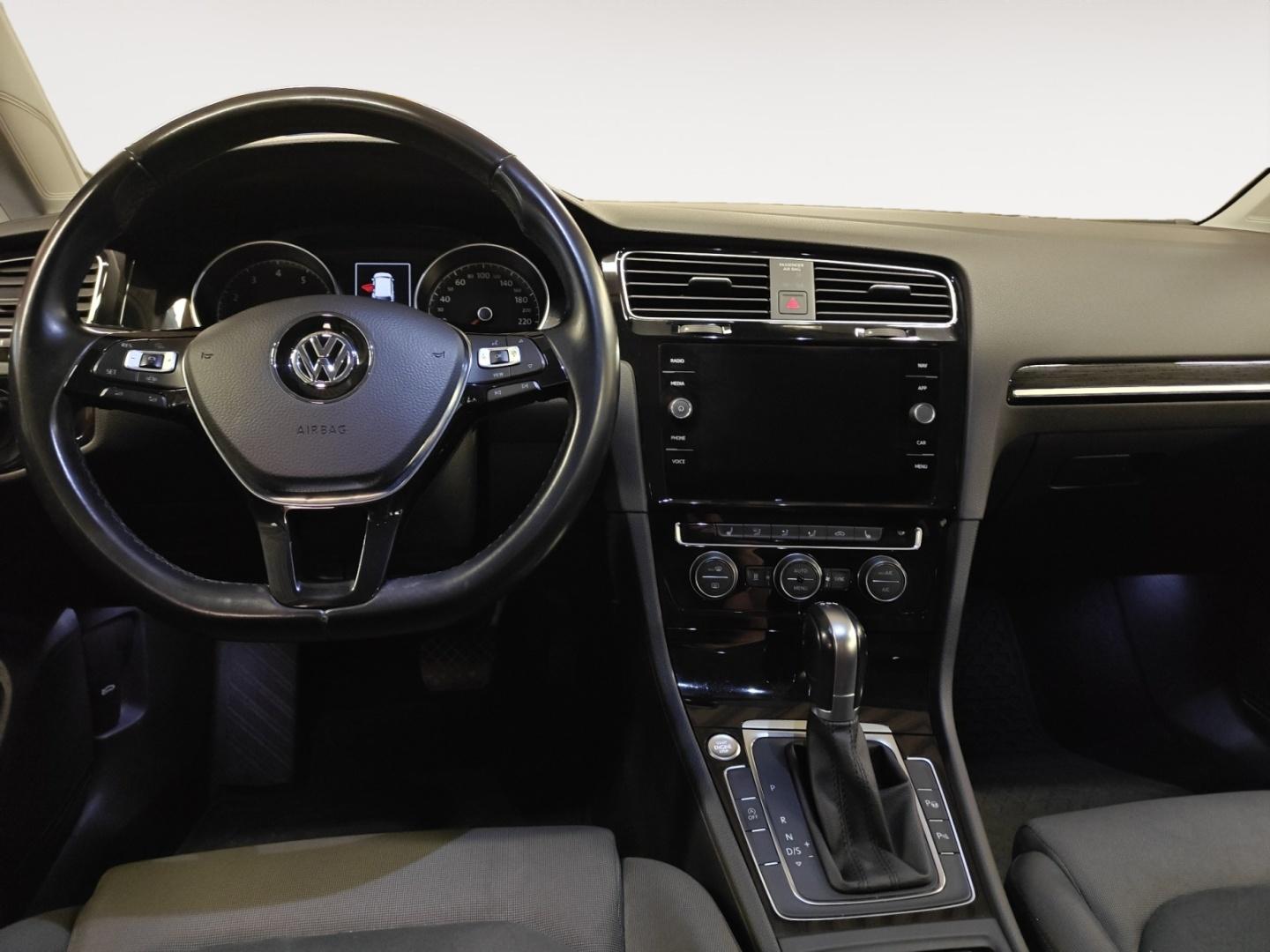 VOLKSWAGEN Golf 2019
