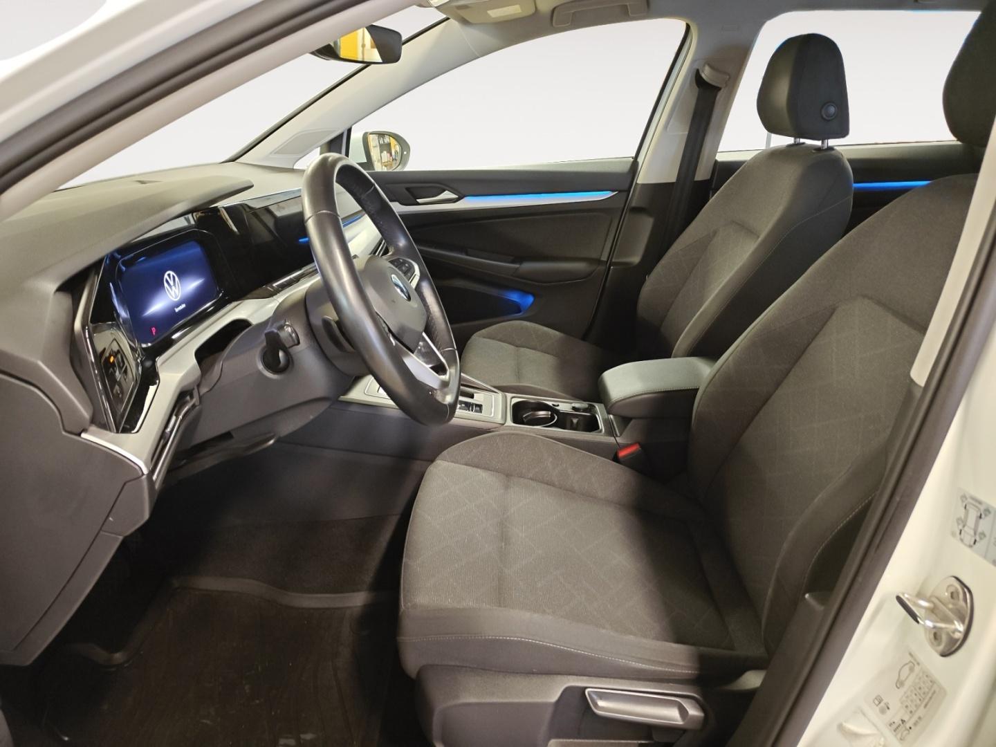 VOLKSWAGEN Golf 2023