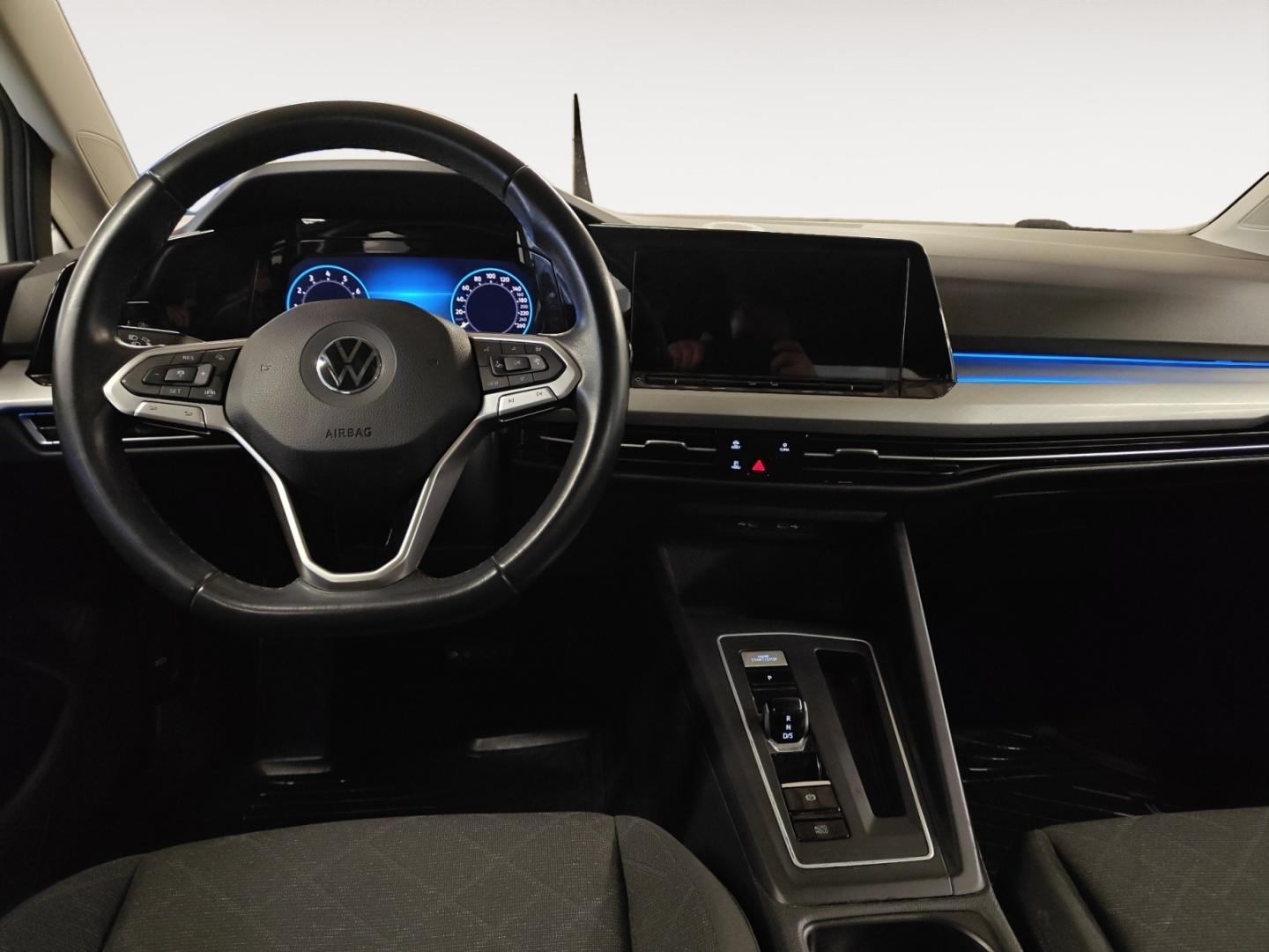 VOLKSWAGEN Golf 2023