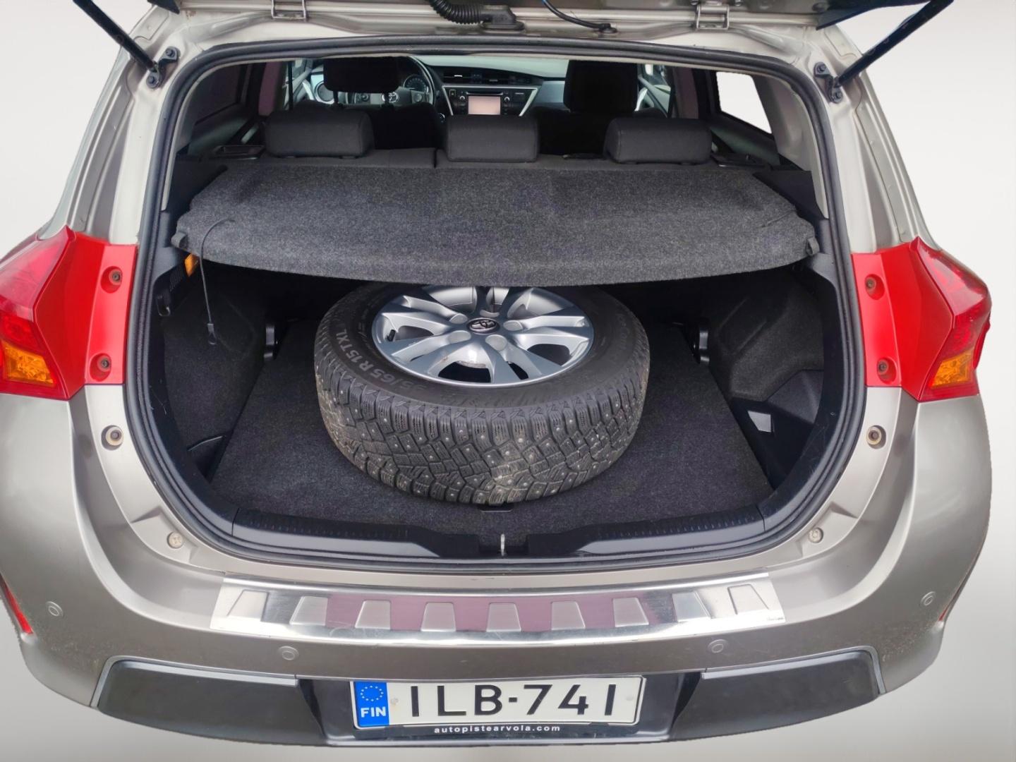 TOYOTA Auris 2013