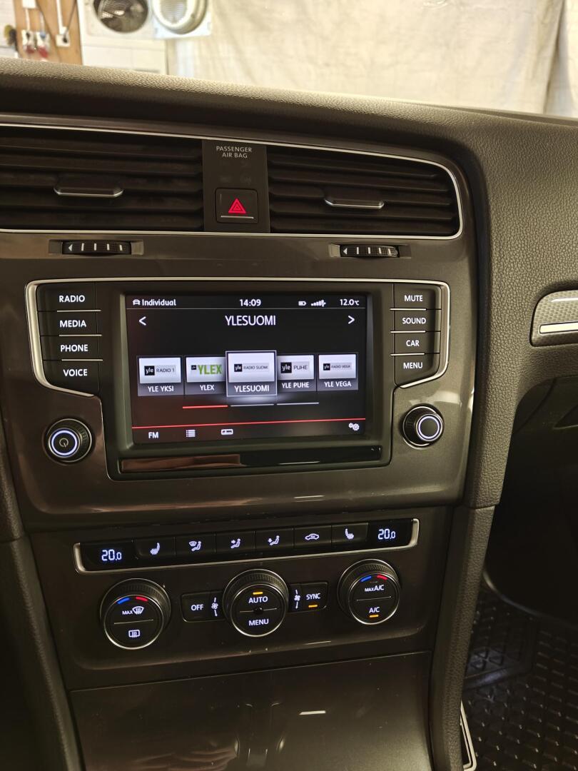 VOLKSWAGEN Golf 2016