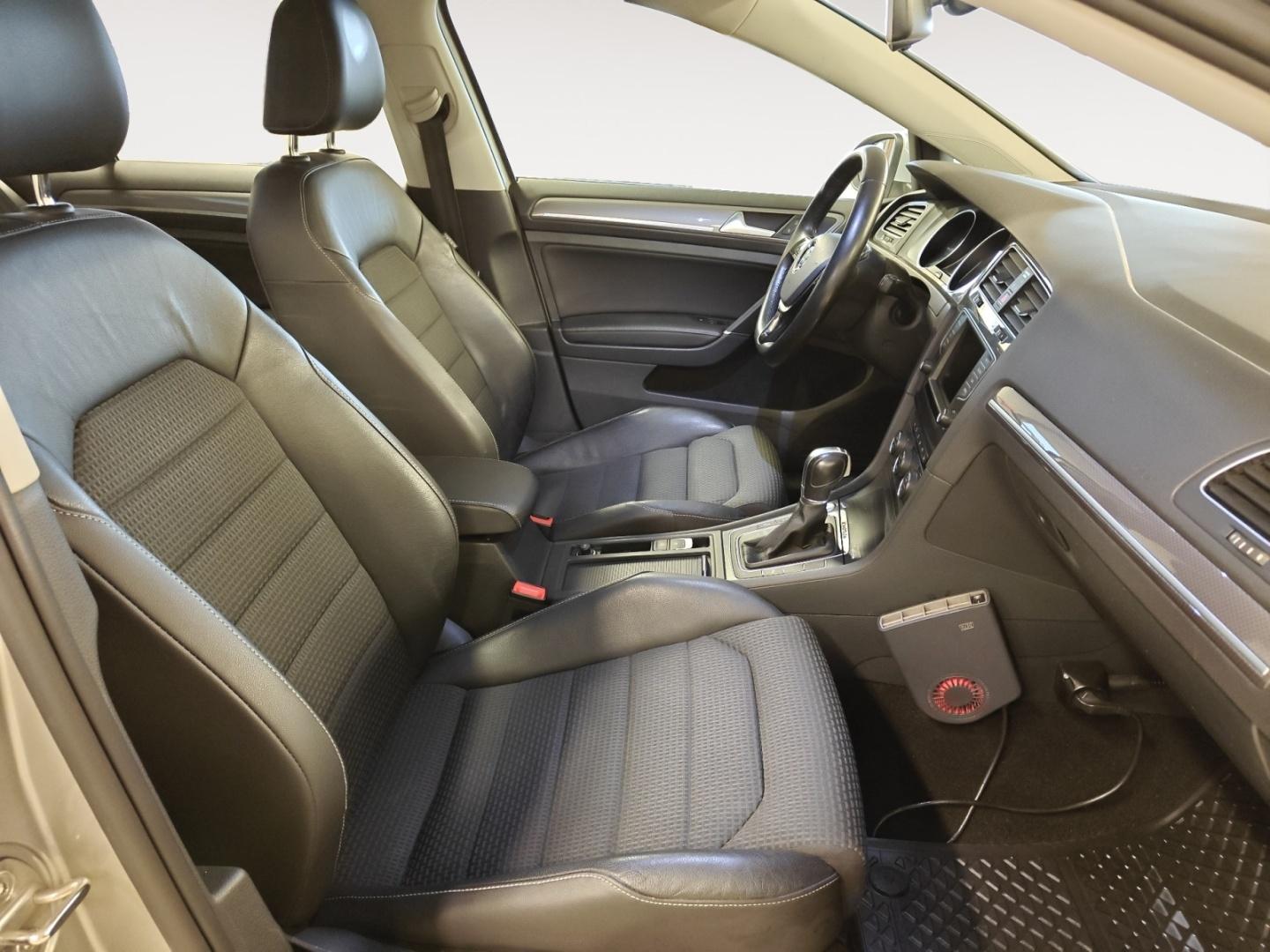 VOLKSWAGEN Golf 2016