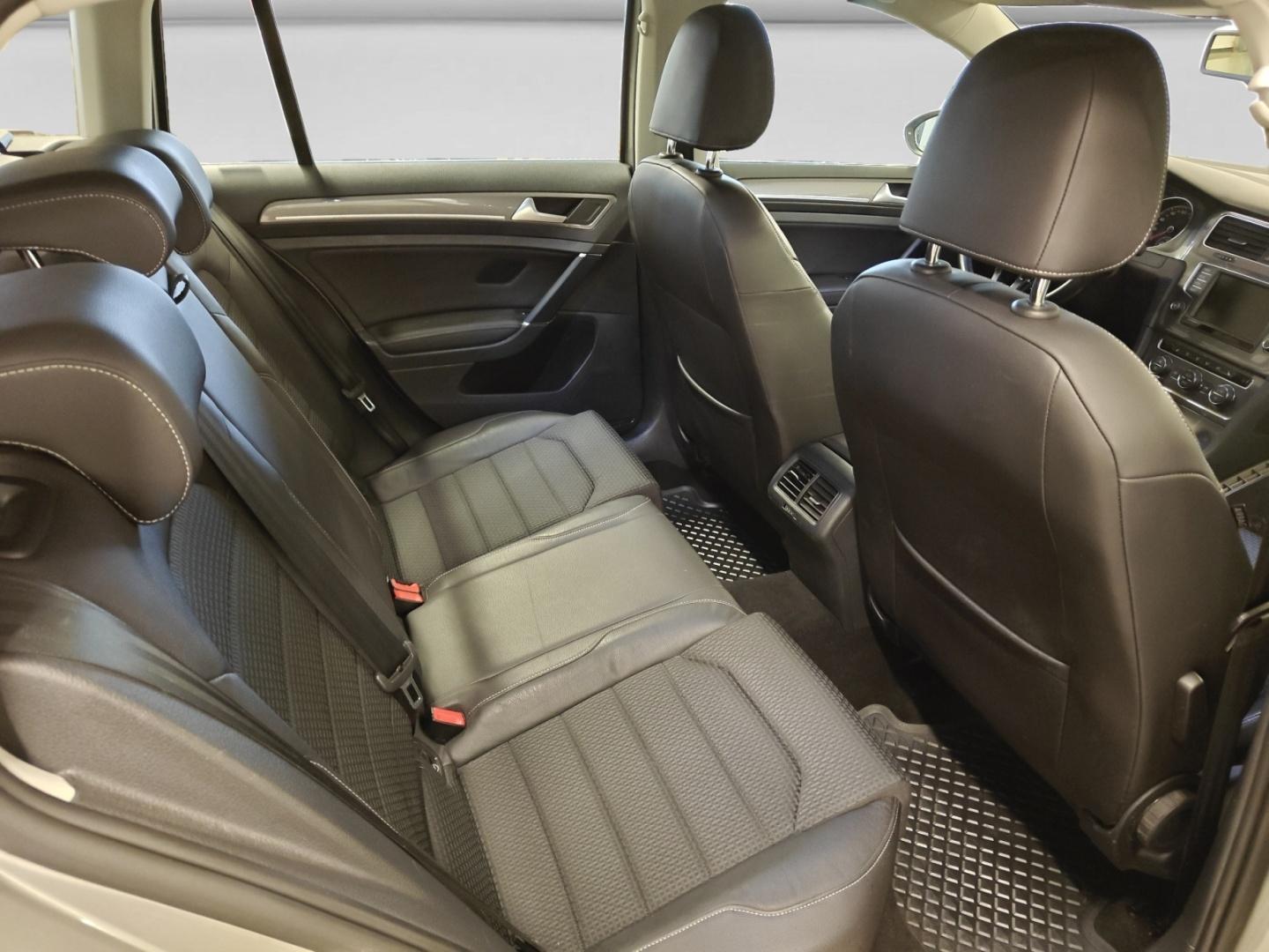 VOLKSWAGEN Golf 2016