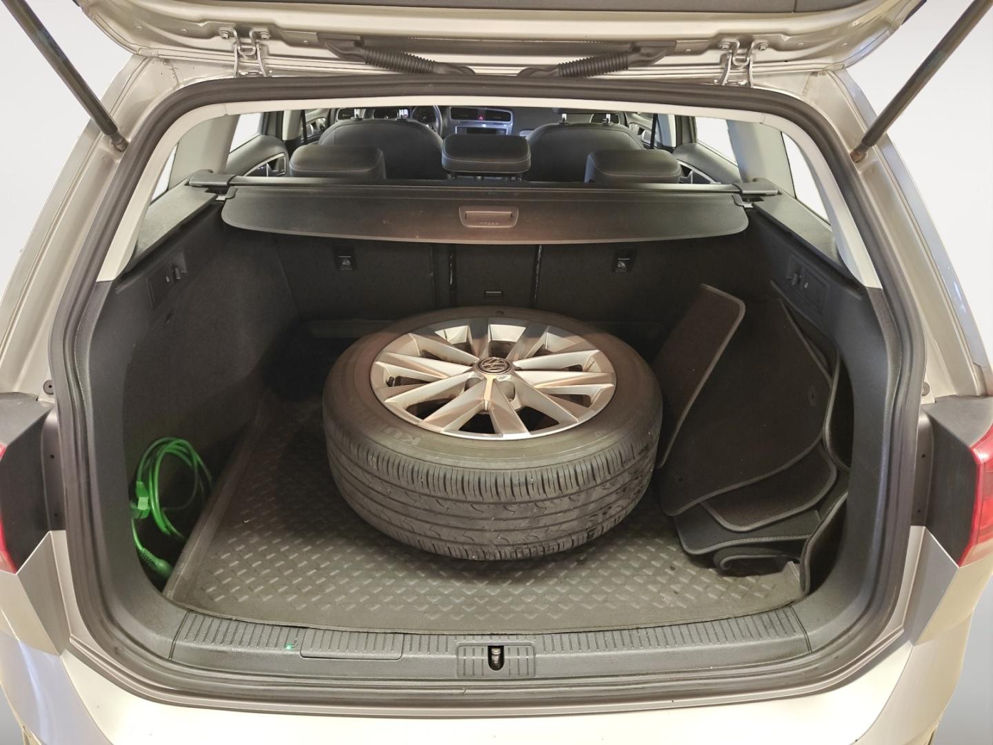 VOLKSWAGEN Golf 2016