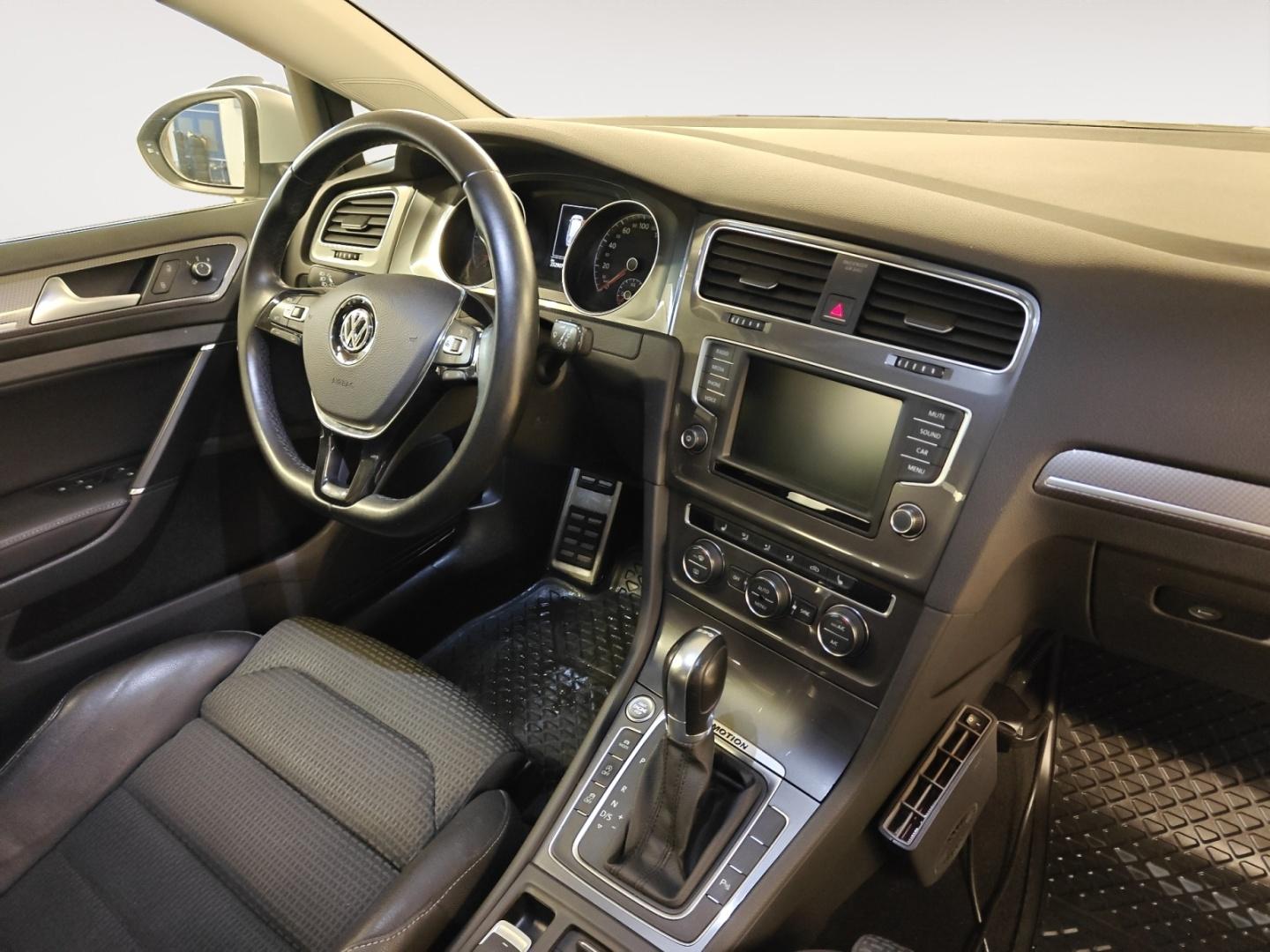 VOLKSWAGEN Golf 2016