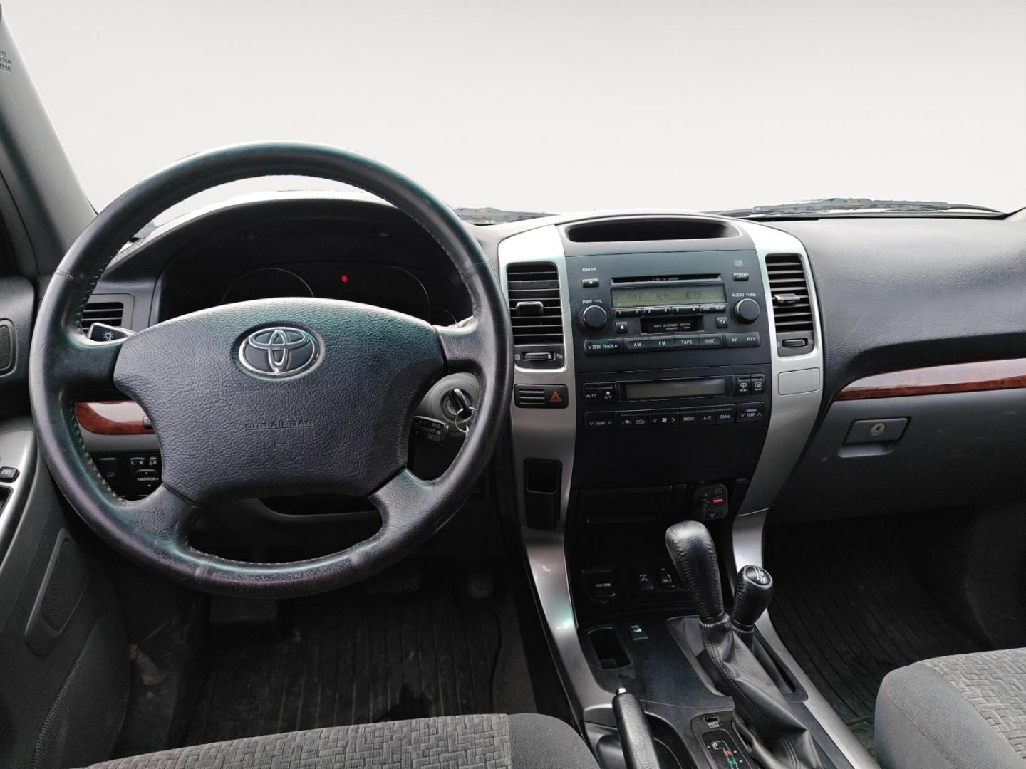 TOYOTA Land Cruiser 2004