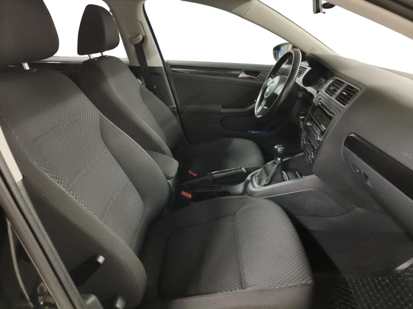 VOLKSWAGEN Jetta 2011