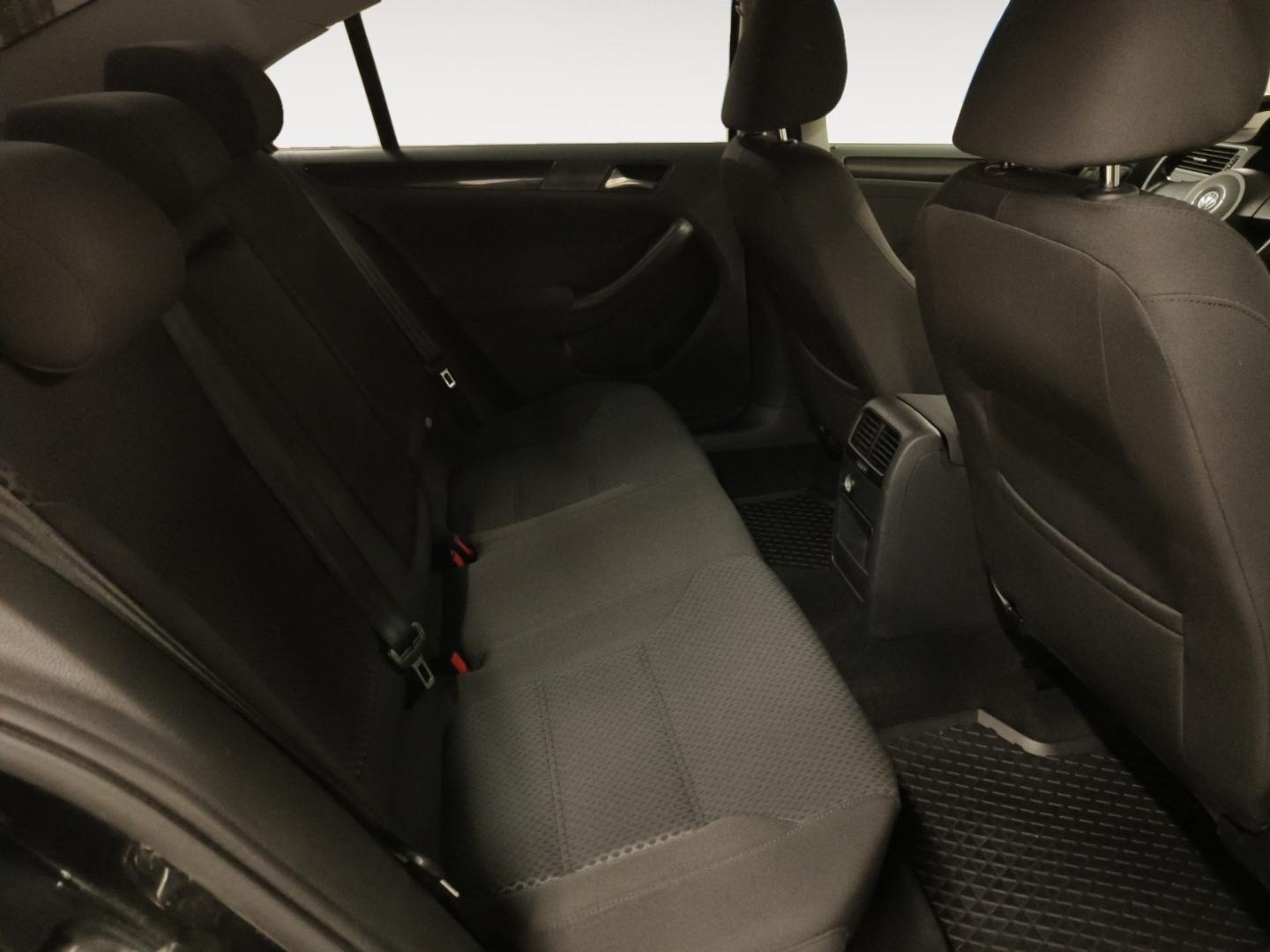 VOLKSWAGEN Jetta 2011