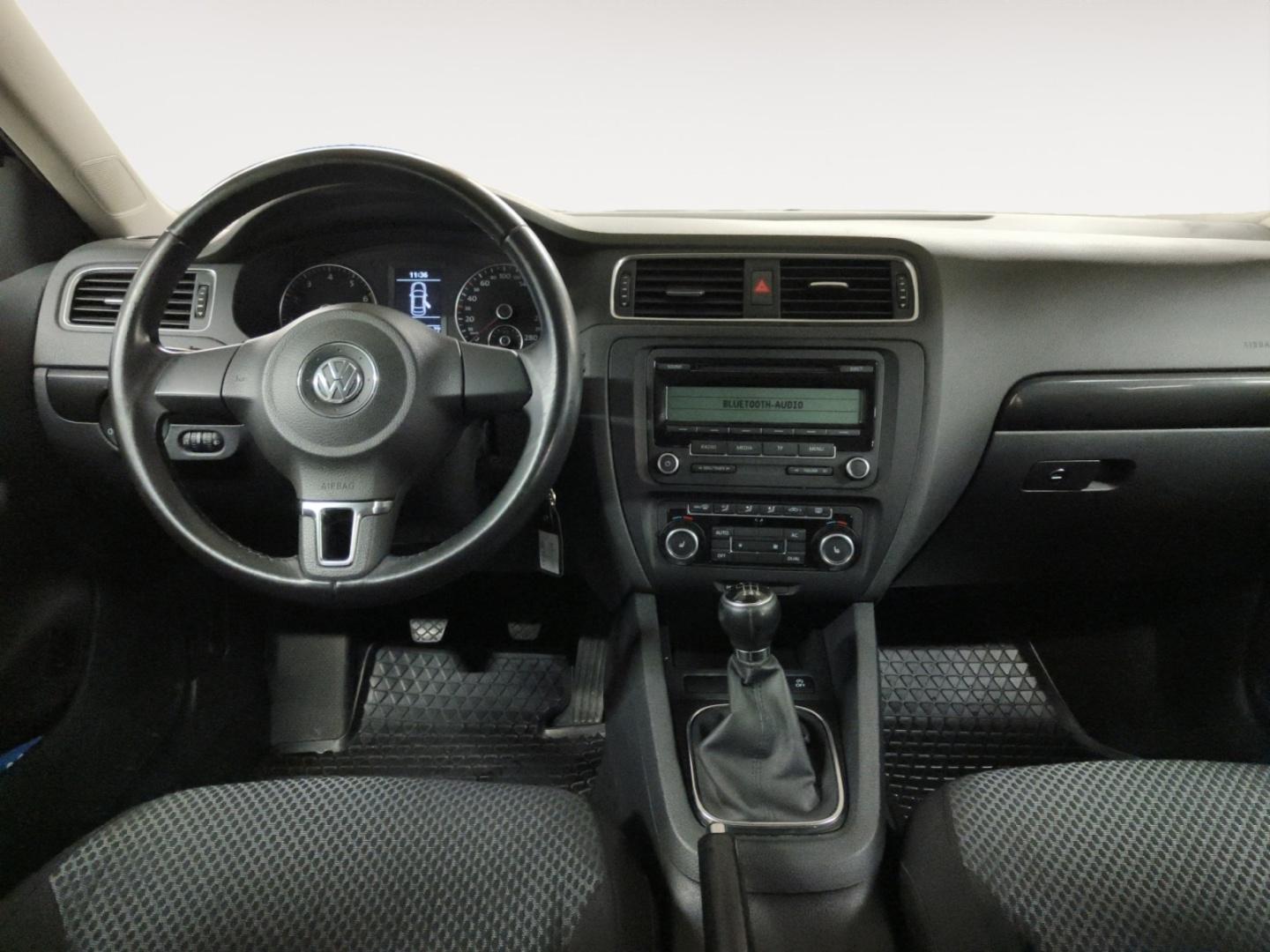 VOLKSWAGEN Jetta 2011