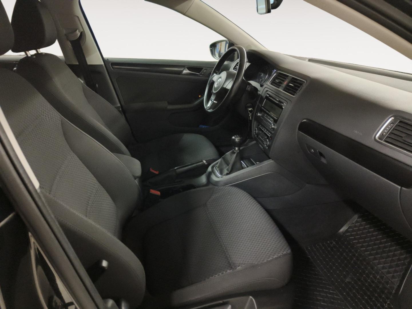 VOLKSWAGEN Jetta 2011