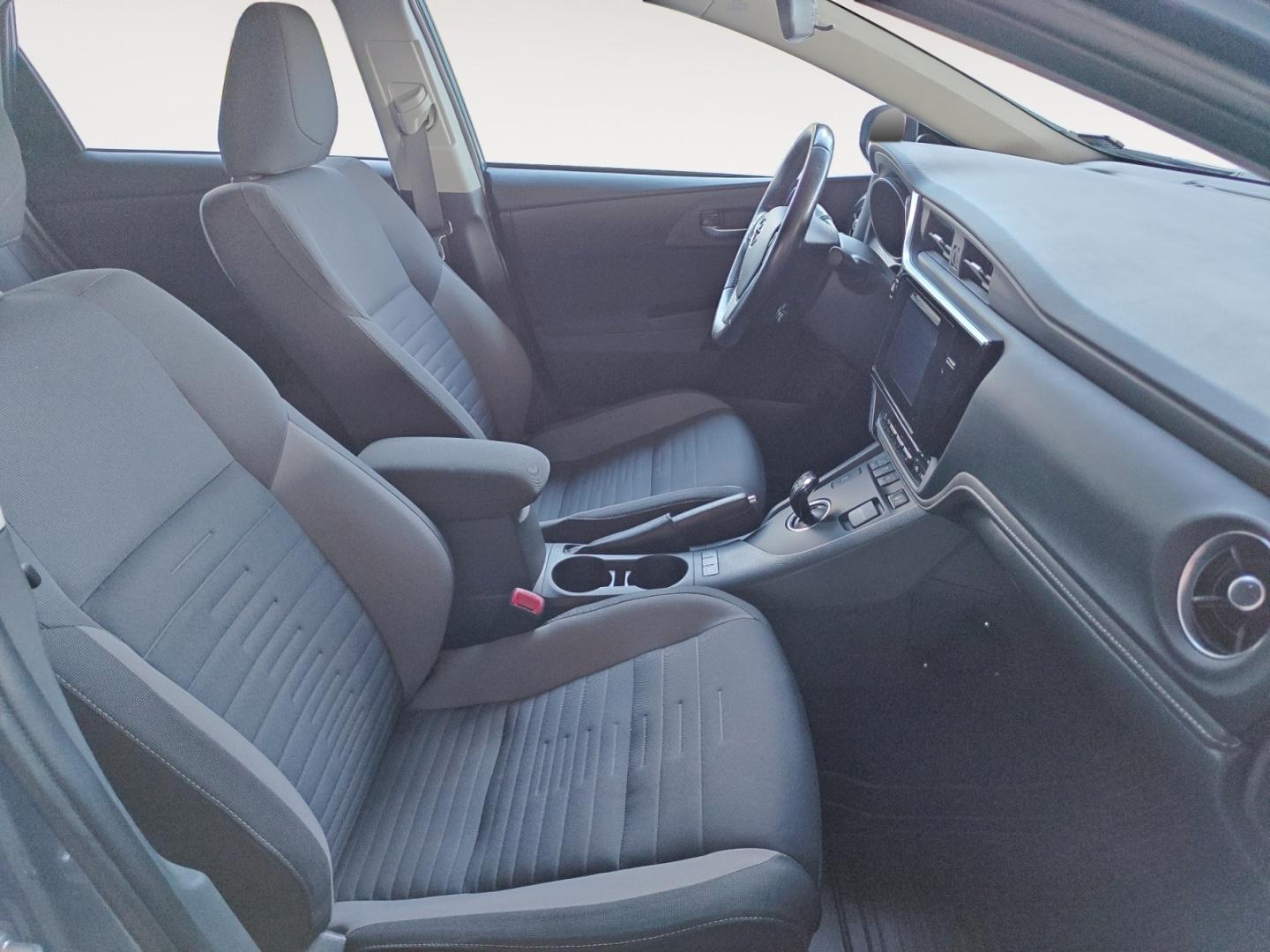TOYOTA Auris 2016