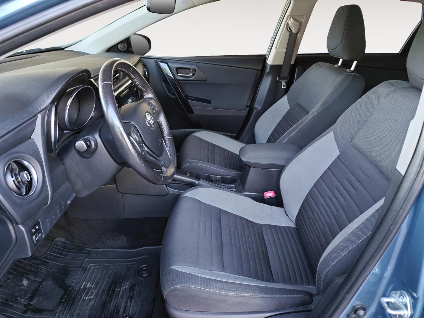 TOYOTA Auris 2016