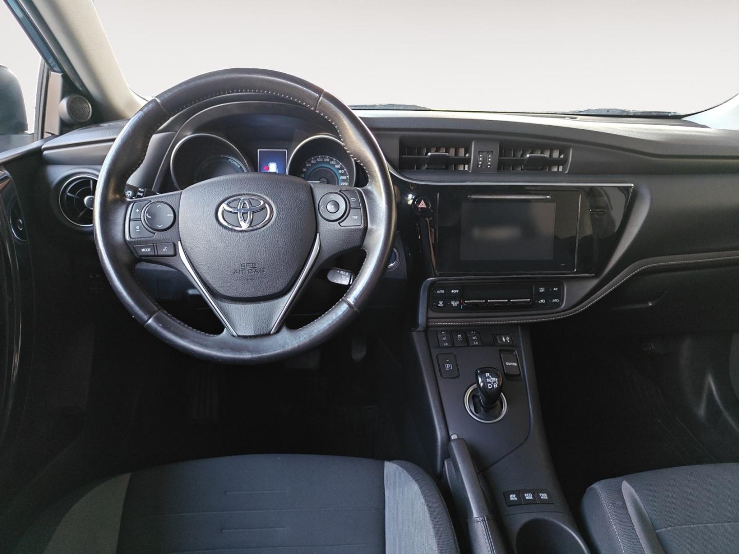 TOYOTA Auris 2016