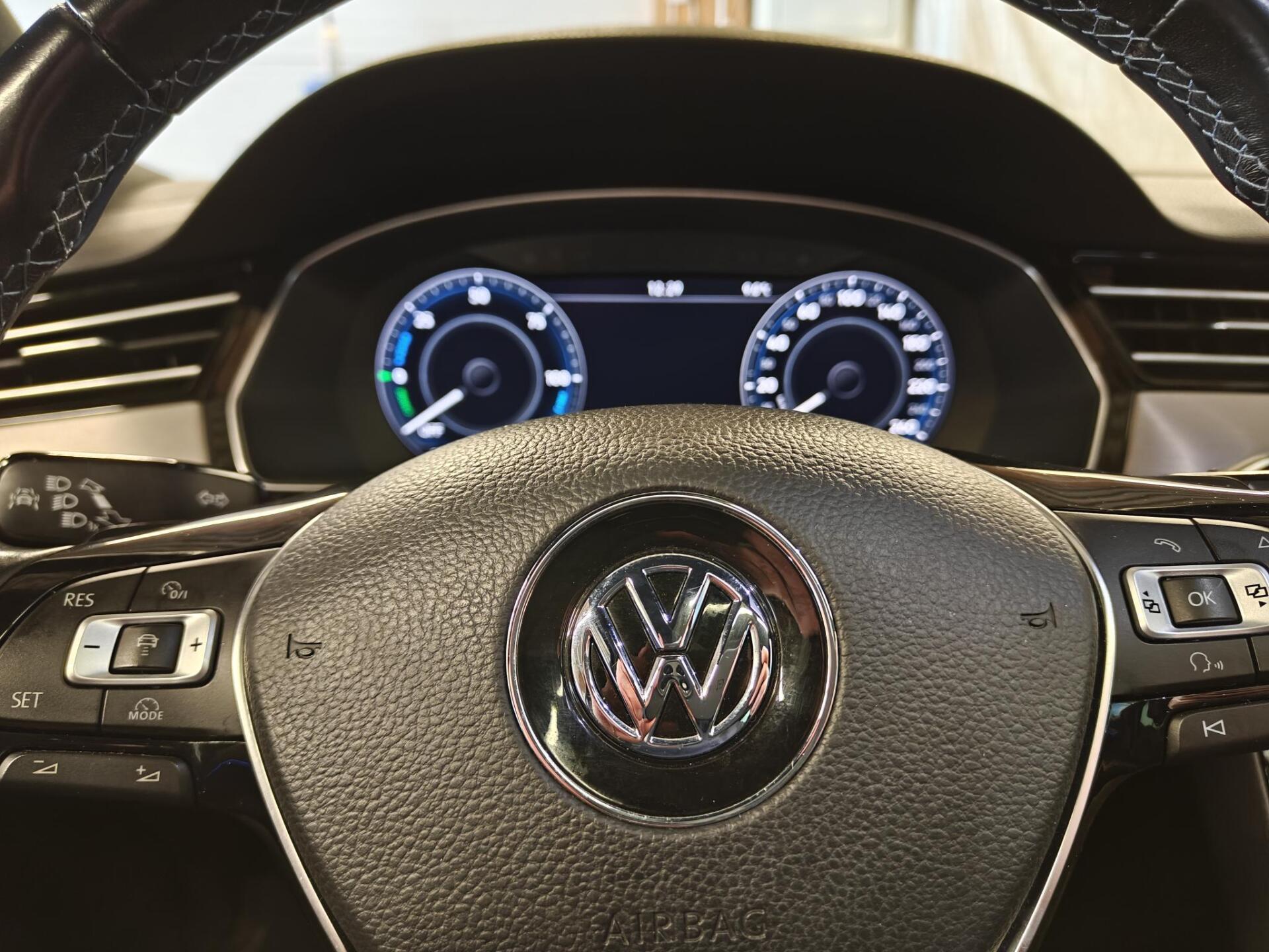VOLKSWAGEN Passat 2018