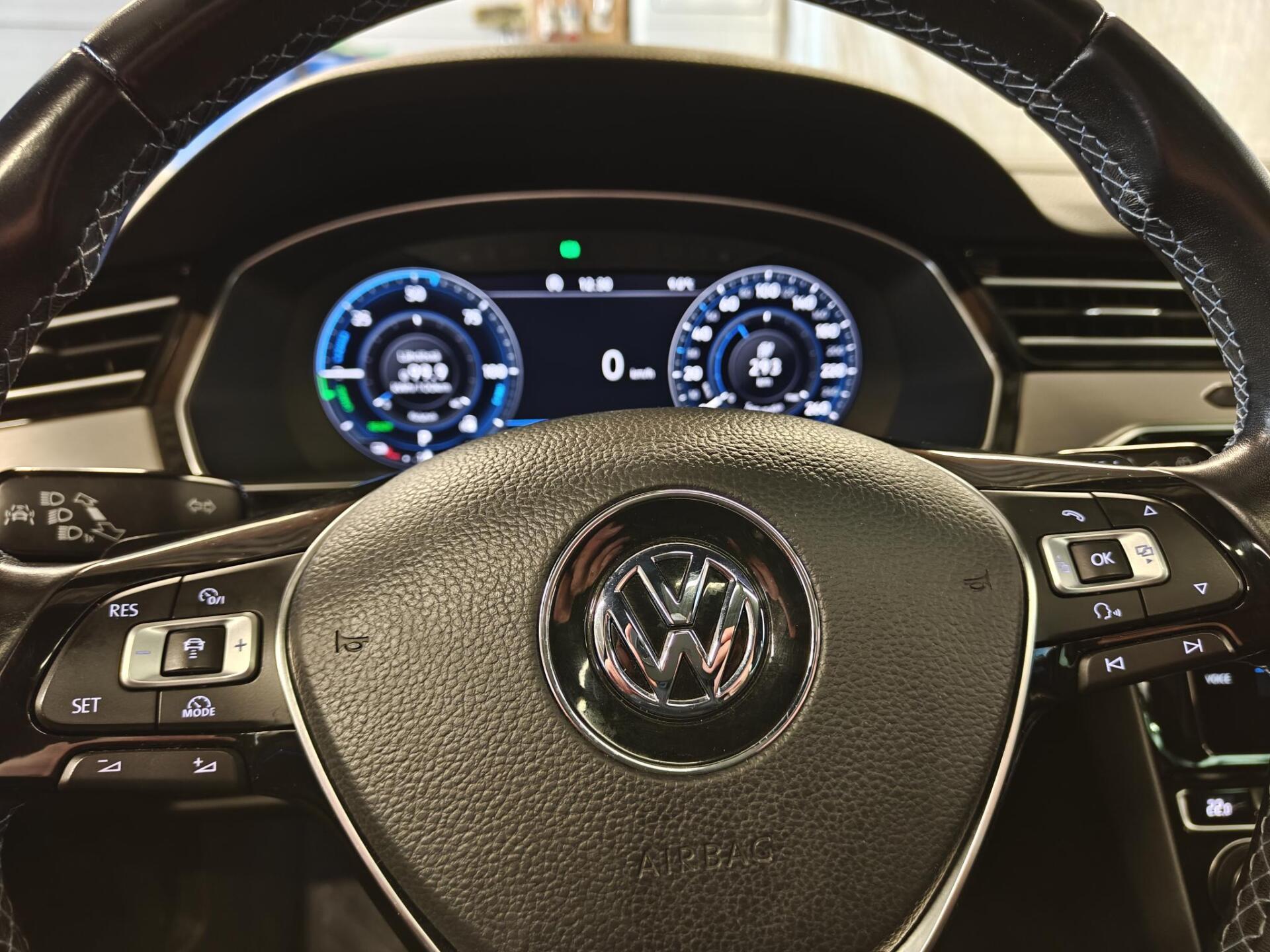 VOLKSWAGEN Passat 2018