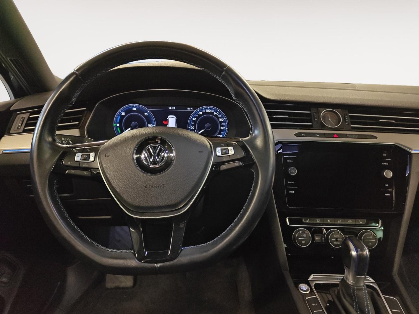 VOLKSWAGEN Passat 2018