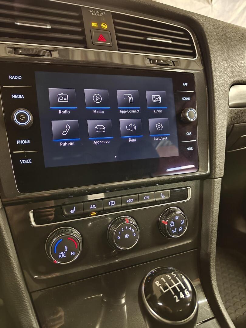 VOLKSWAGEN Golf 2018